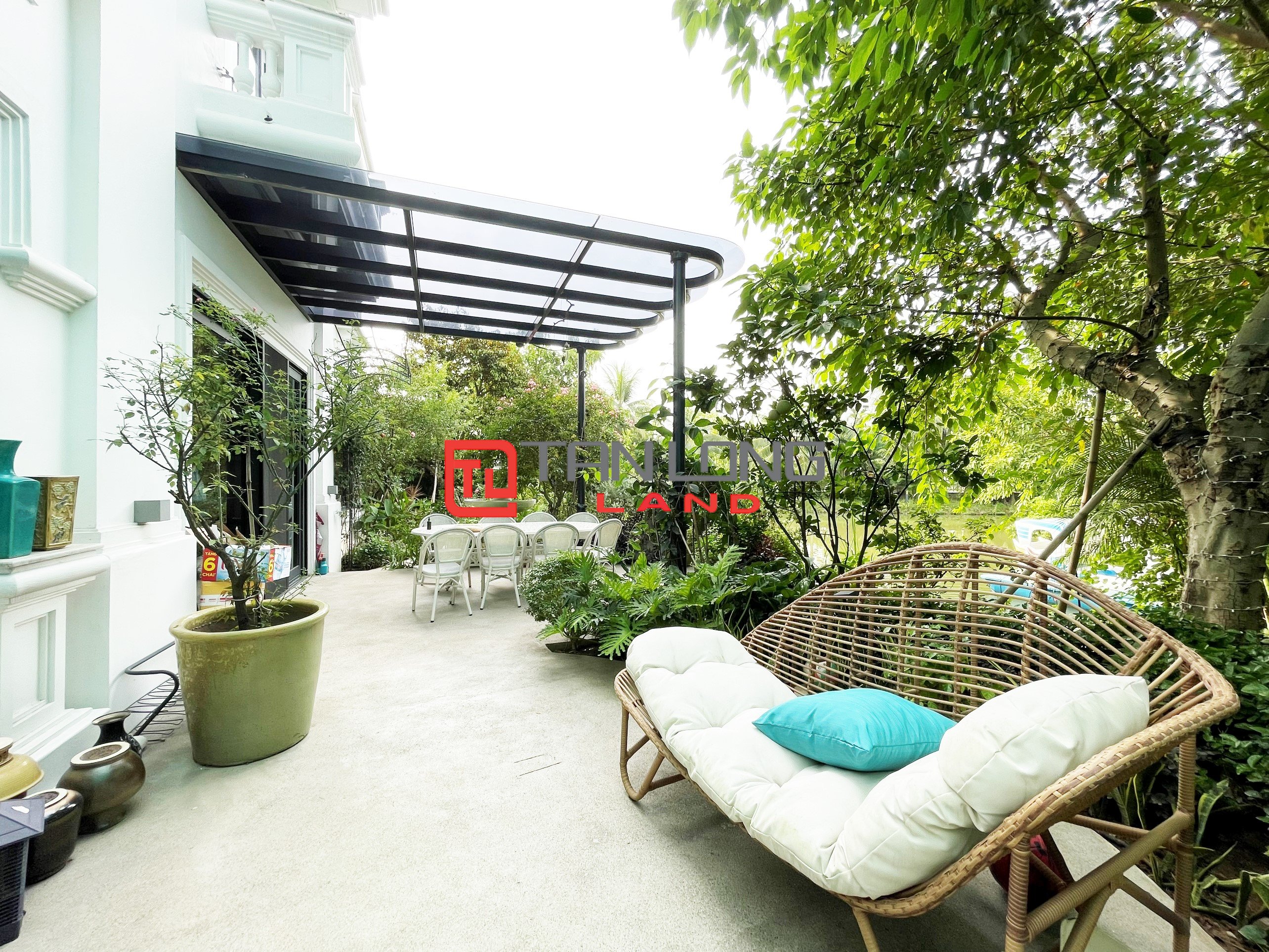 Cho thuê Biệt thự Đơn lập full nội thất cao cấp view ngã 3 sông rộng nhất tại Vinhomes Riverside 6