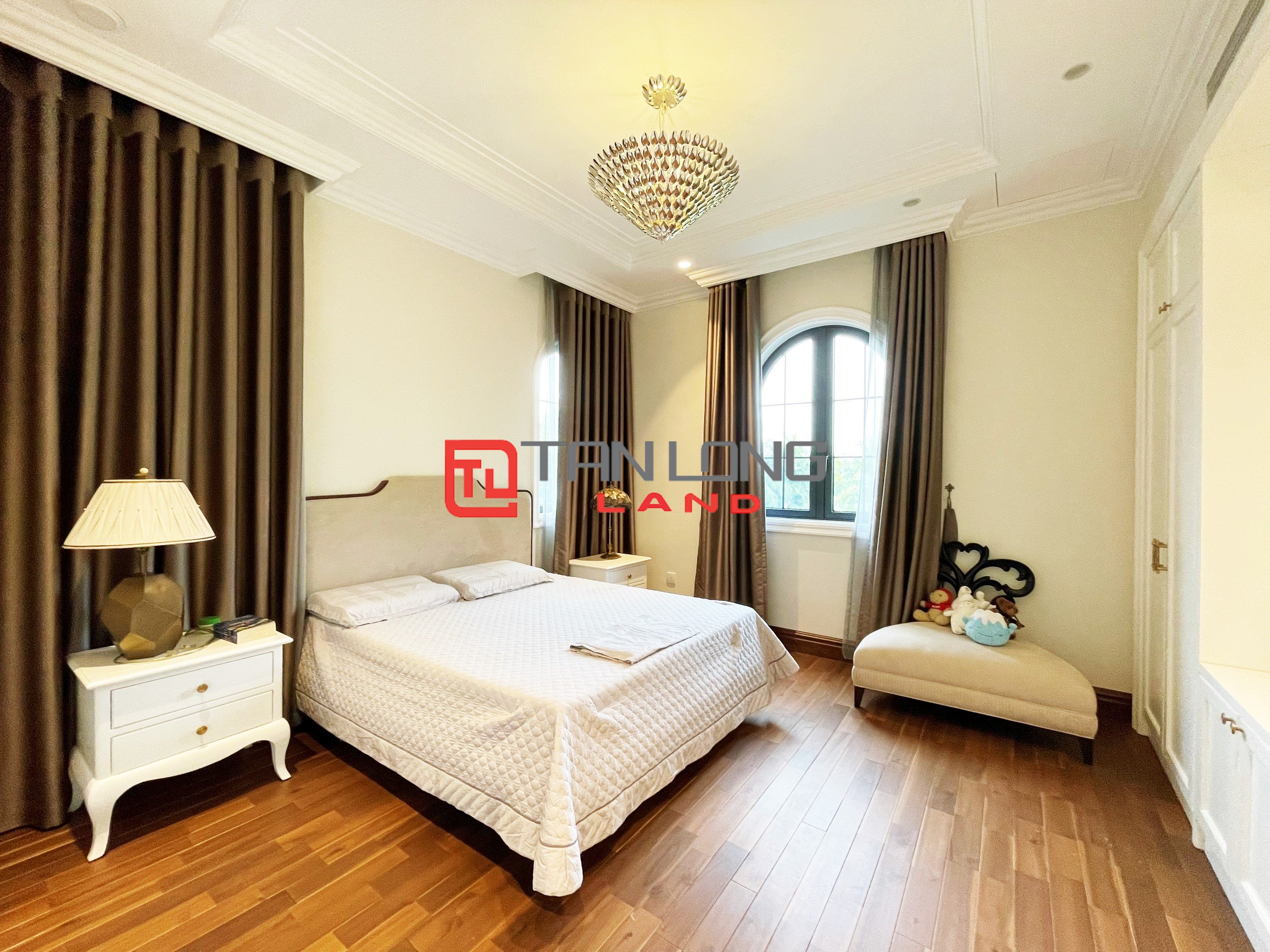 Cho thuê Biệt thự Đơn lập full nội thất cao cấp view ngã 3 sông rộng nhất tại Vinhomes Riverside 9