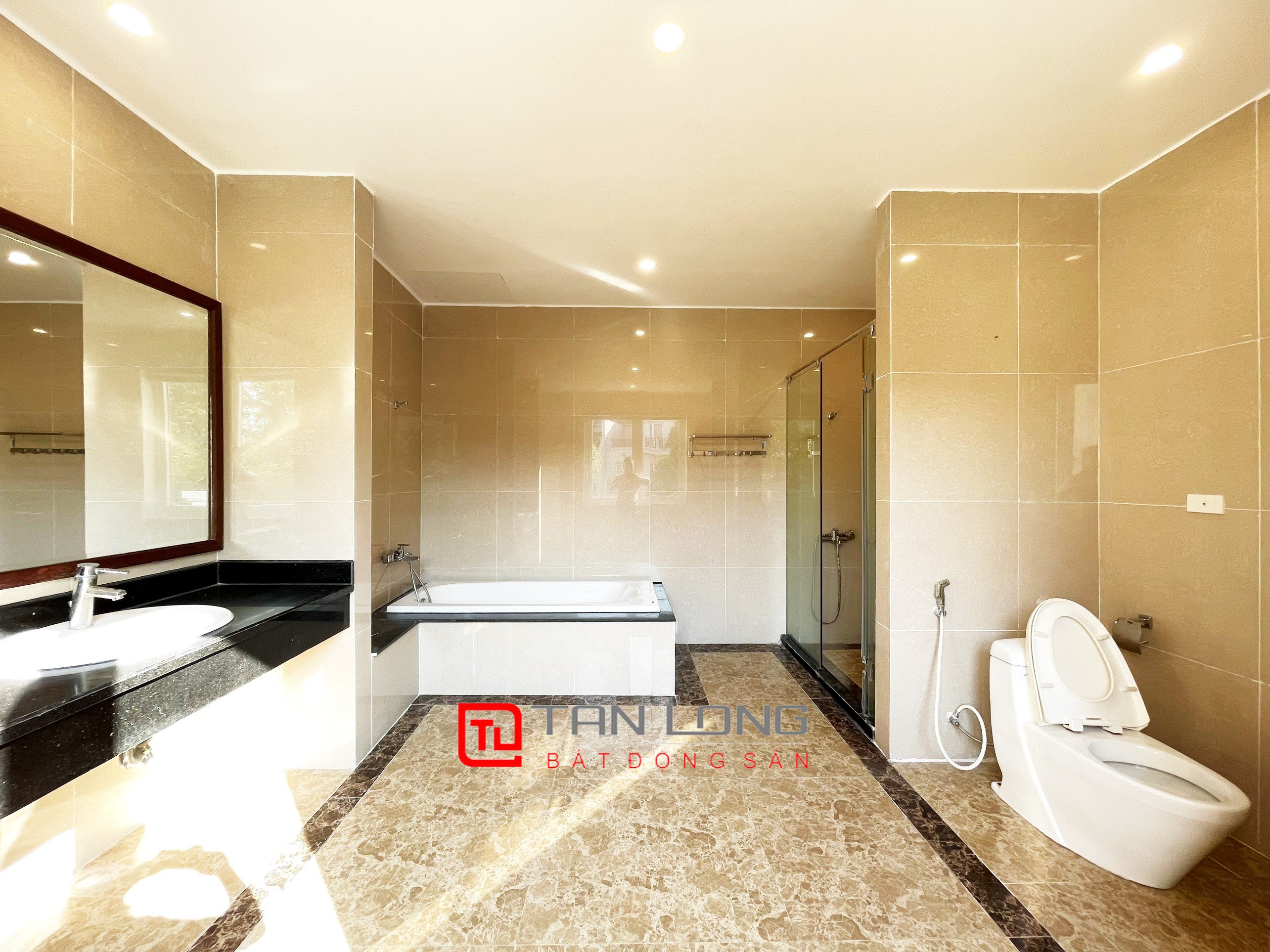 Cho thuê Biệt thự Đơn lập full nội thất gần trường quốc tế BIS tại Vinhomes Riverside 12
