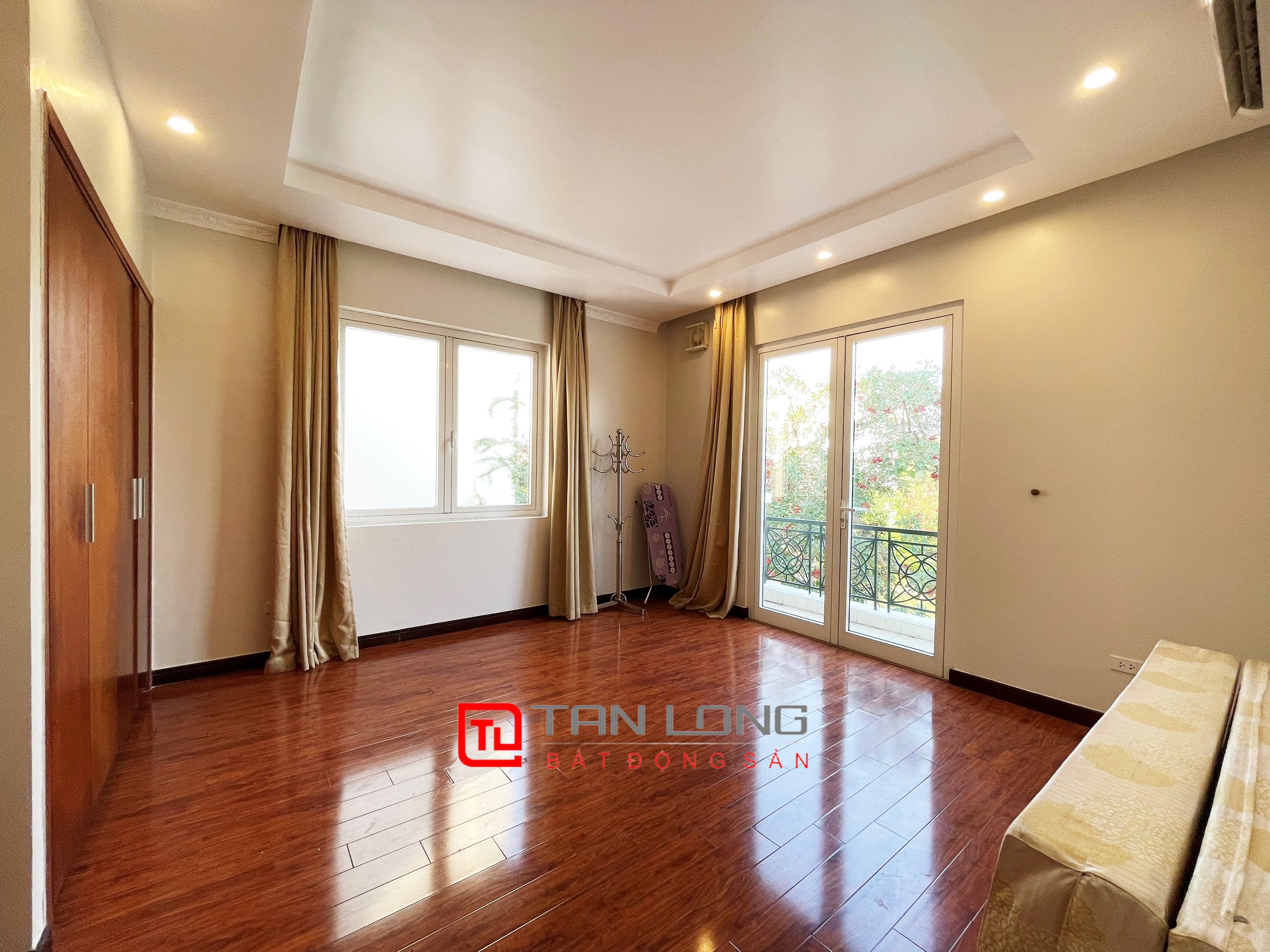 Cho thuê Biệt thự Đơn lập full nội thất gần trường quốc tế BIS tại Vinhomes Riverside 13