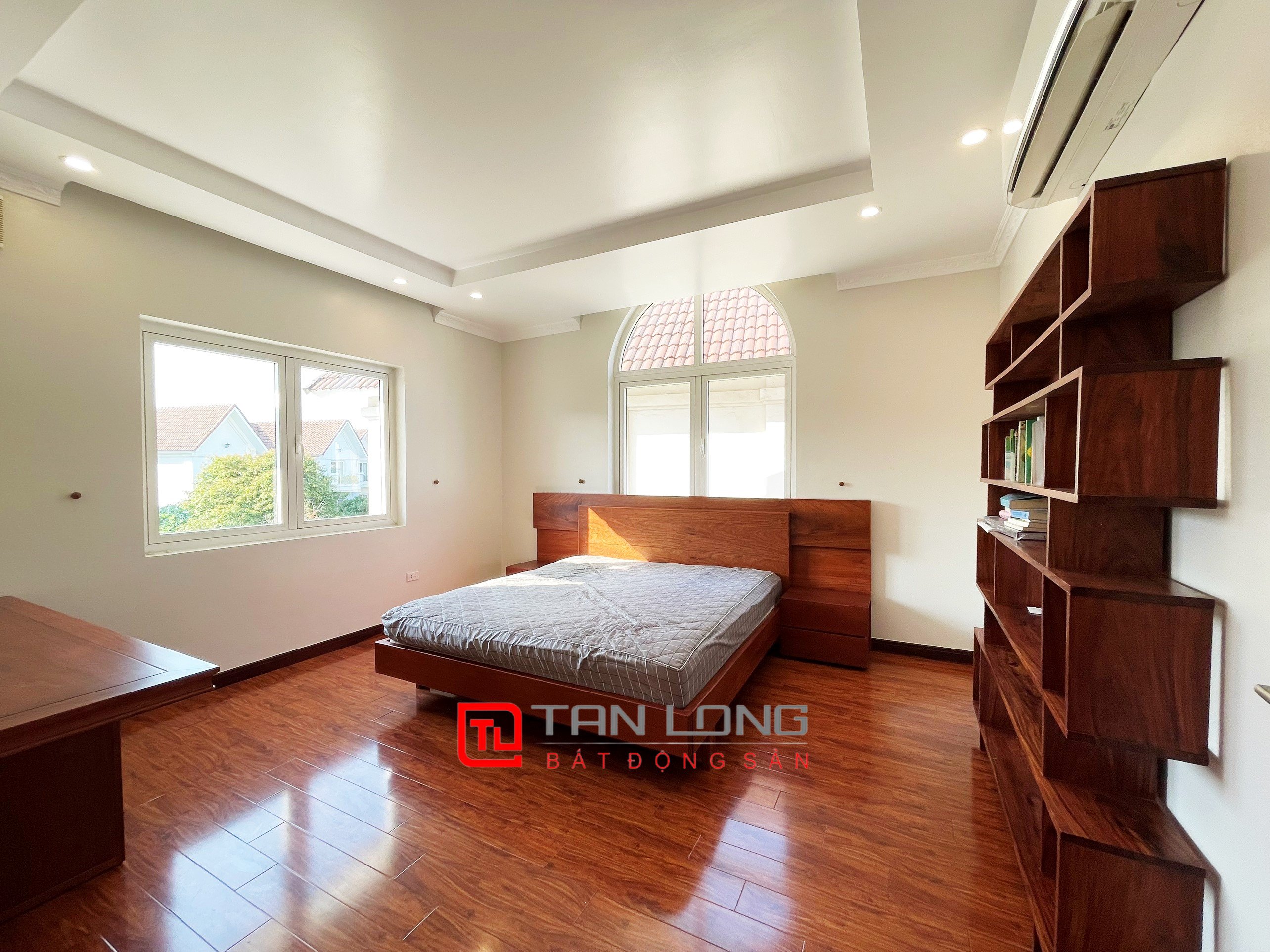 Cho thuê Biệt thự Đơn lập full nội thất gần trường quốc tế BIS tại Vinhomes Riverside 14