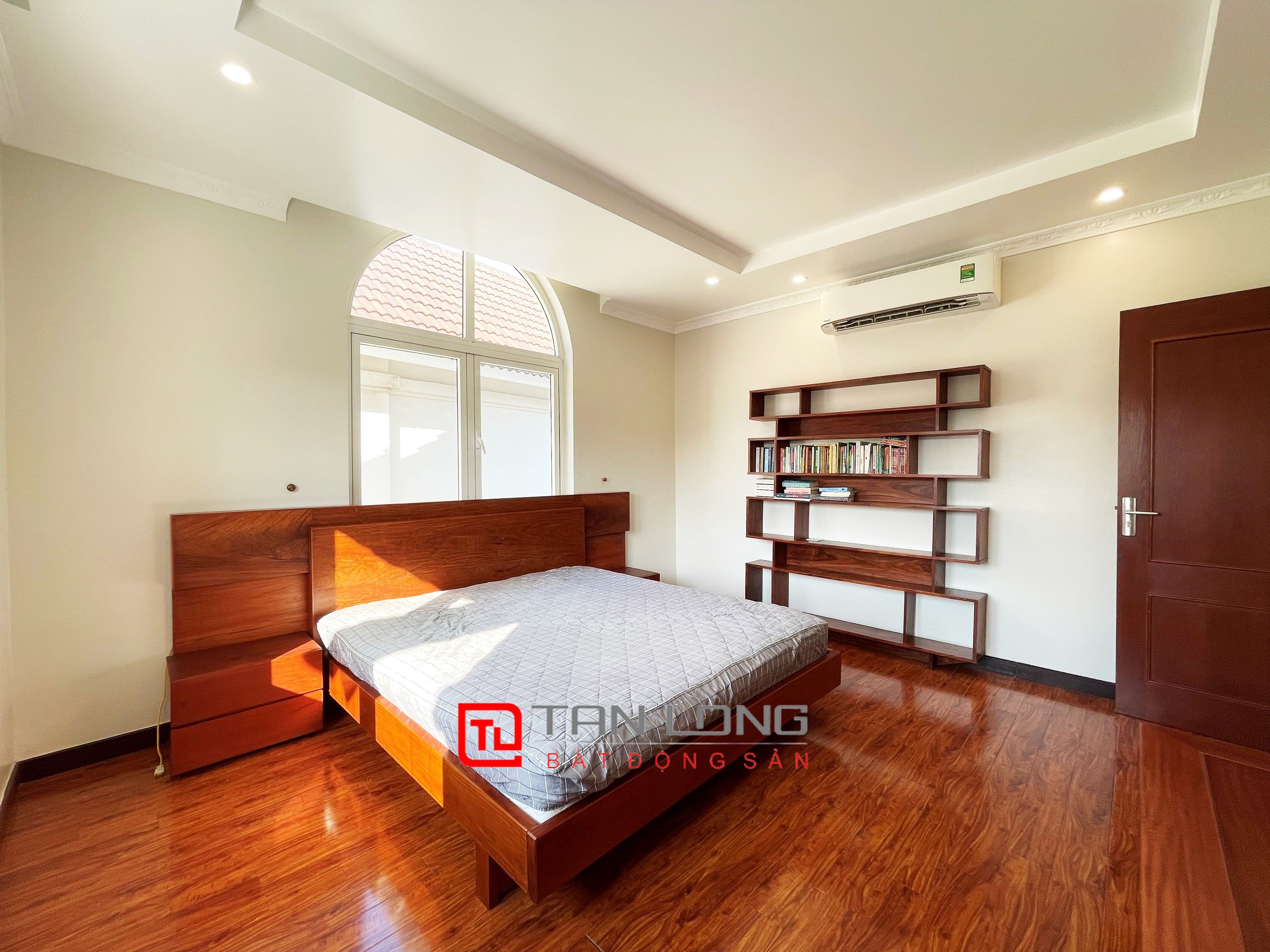 Cho thuê Biệt thự Đơn lập full nội thất gần trường quốc tế BIS tại Vinhomes Riverside 15
