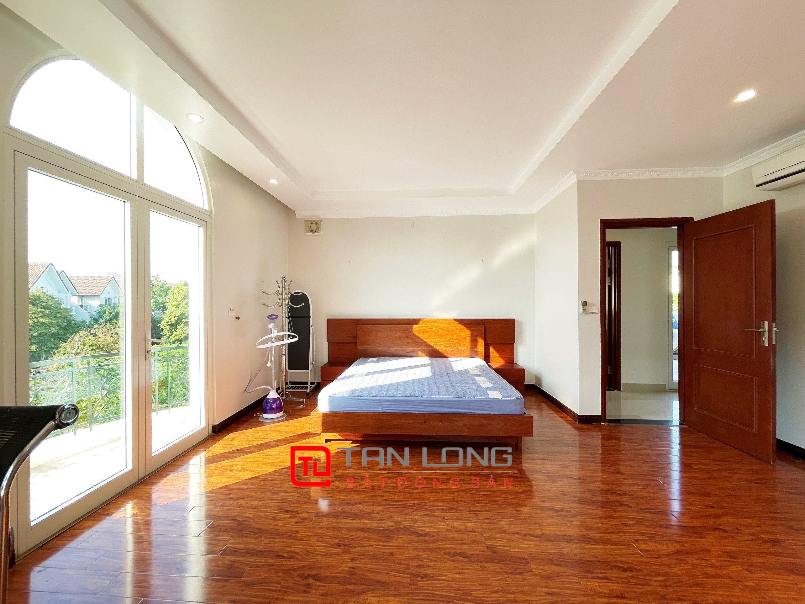 Cho thuê Biệt thự Đơn lập full nội thất gần trường quốc tế BIS tại Vinhomes Riverside 19
