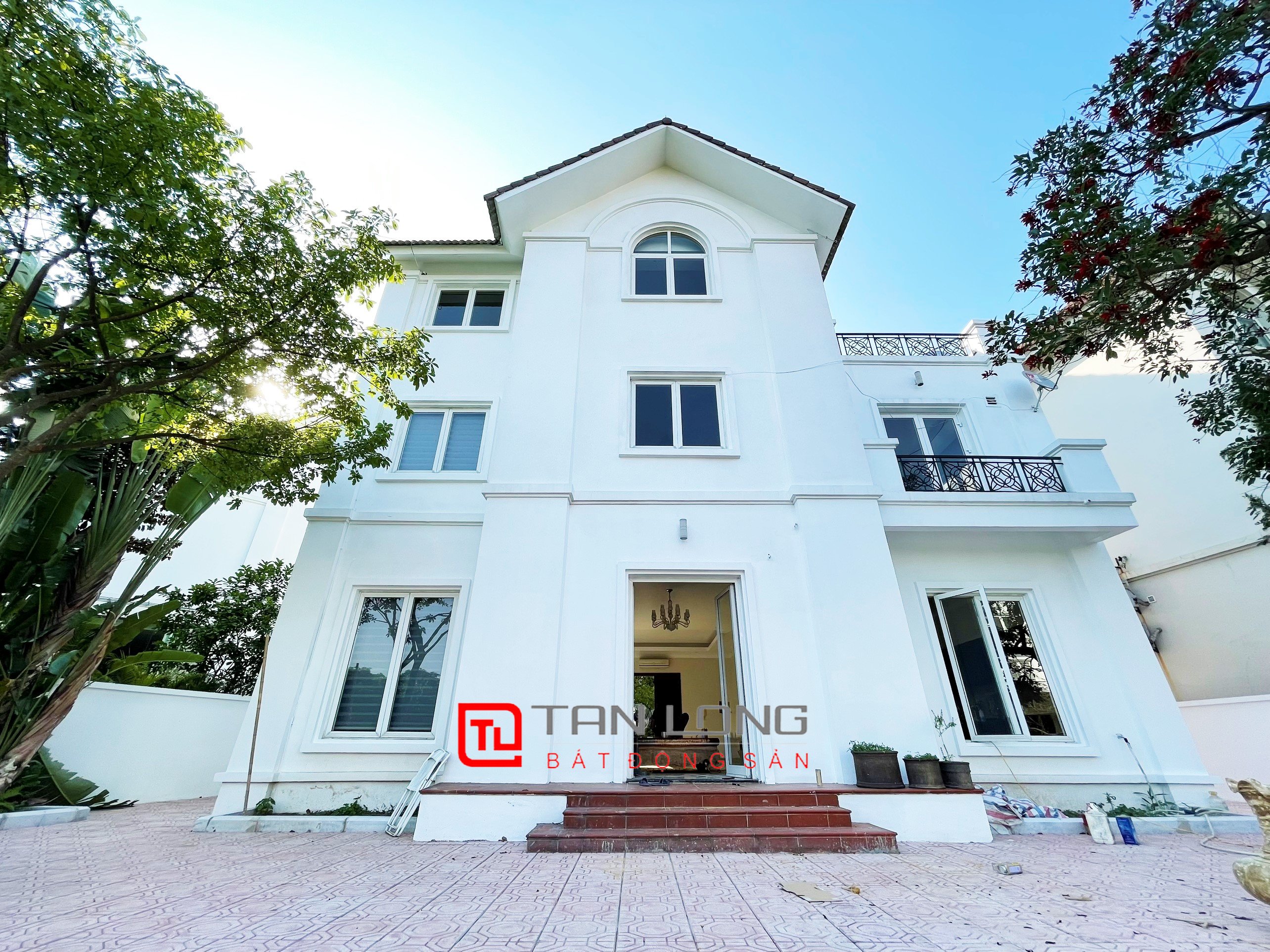 Cho thuê Biệt thự Đơn lập full nội thất gần trường quốc tế BIS tại Vinhomes Riverside 21