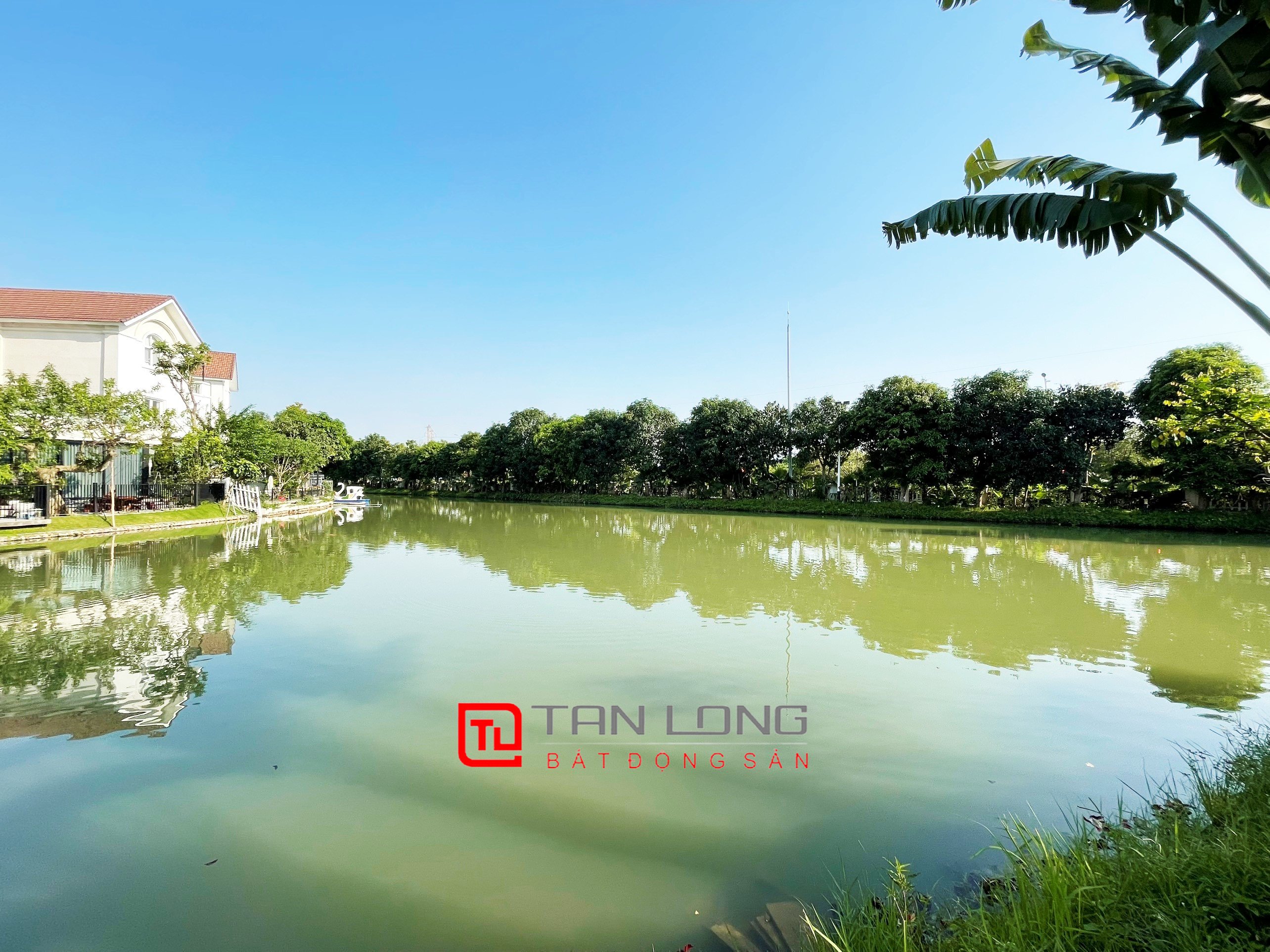 Cho thuê Biệt thự Đơn lập full nội thất gần trường quốc tế BIS tại Vinhomes Riverside 23