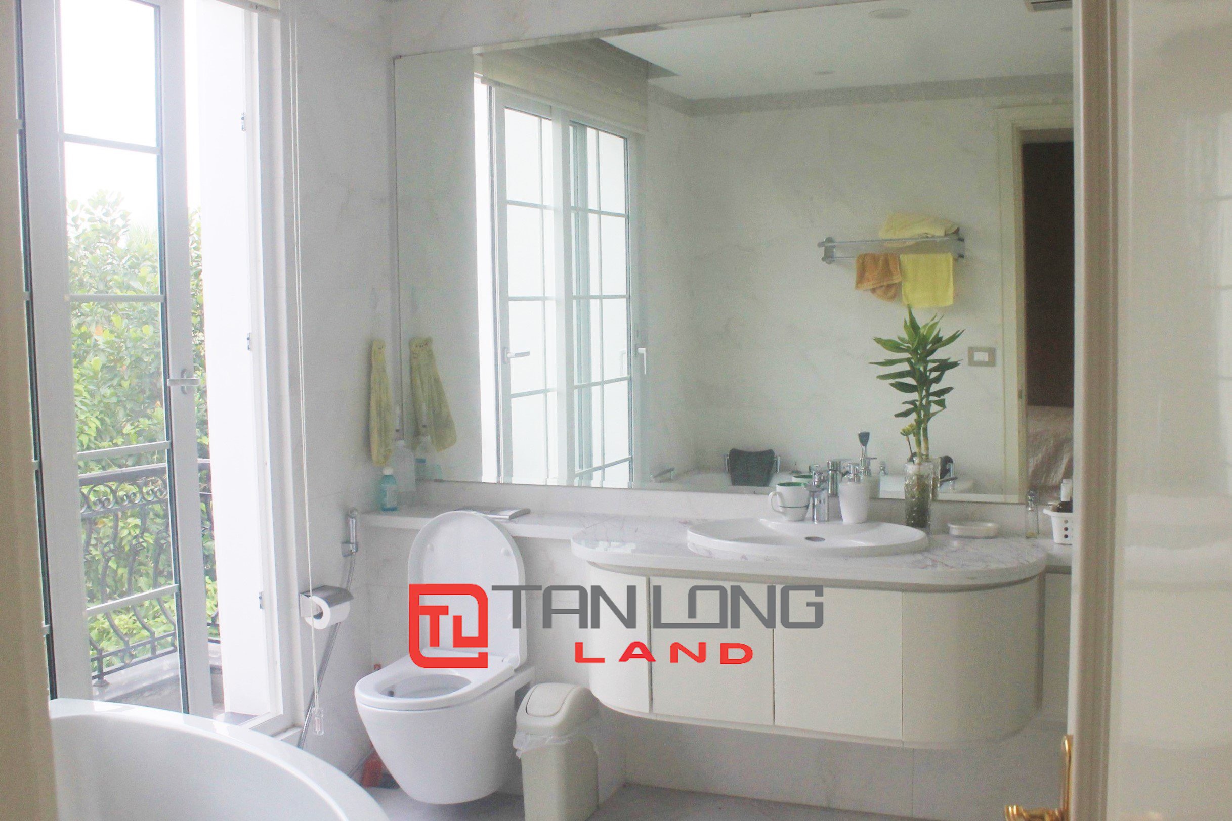Cho thuê Biệt thự Đơn lập full nội thất hiện đại tại Vinhomes Riverside 11