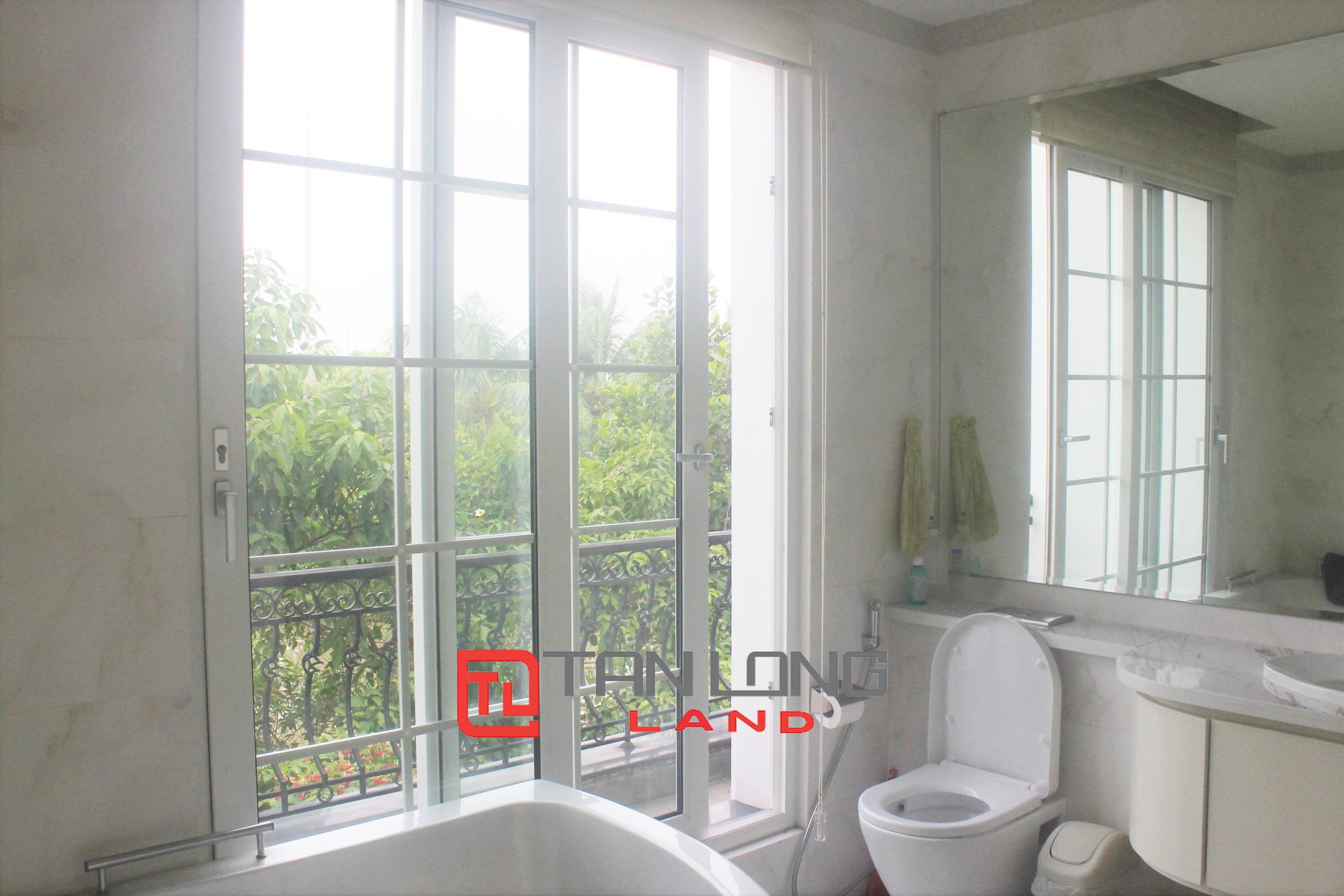 Cho thuê Biệt thự Đơn lập full nội thất hiện đại tại Vinhomes Riverside 12