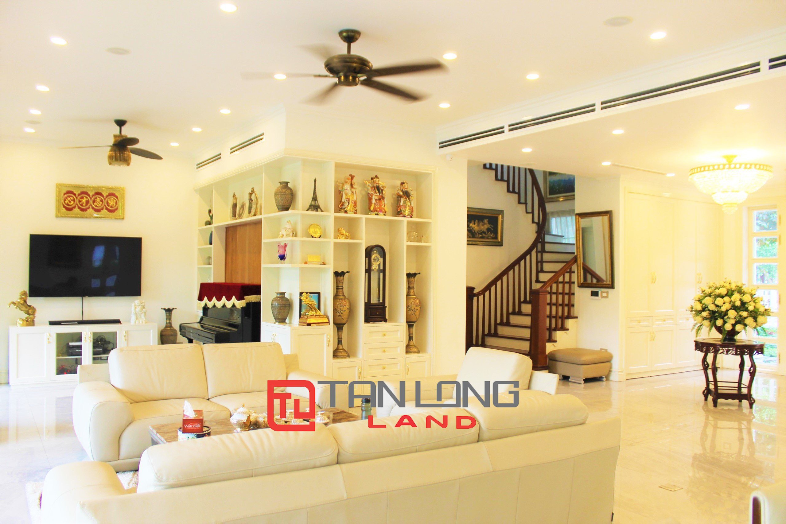 Cho thuê Biệt thự Đơn lập full nội thất hiện đại tại Vinhomes Riverside 4