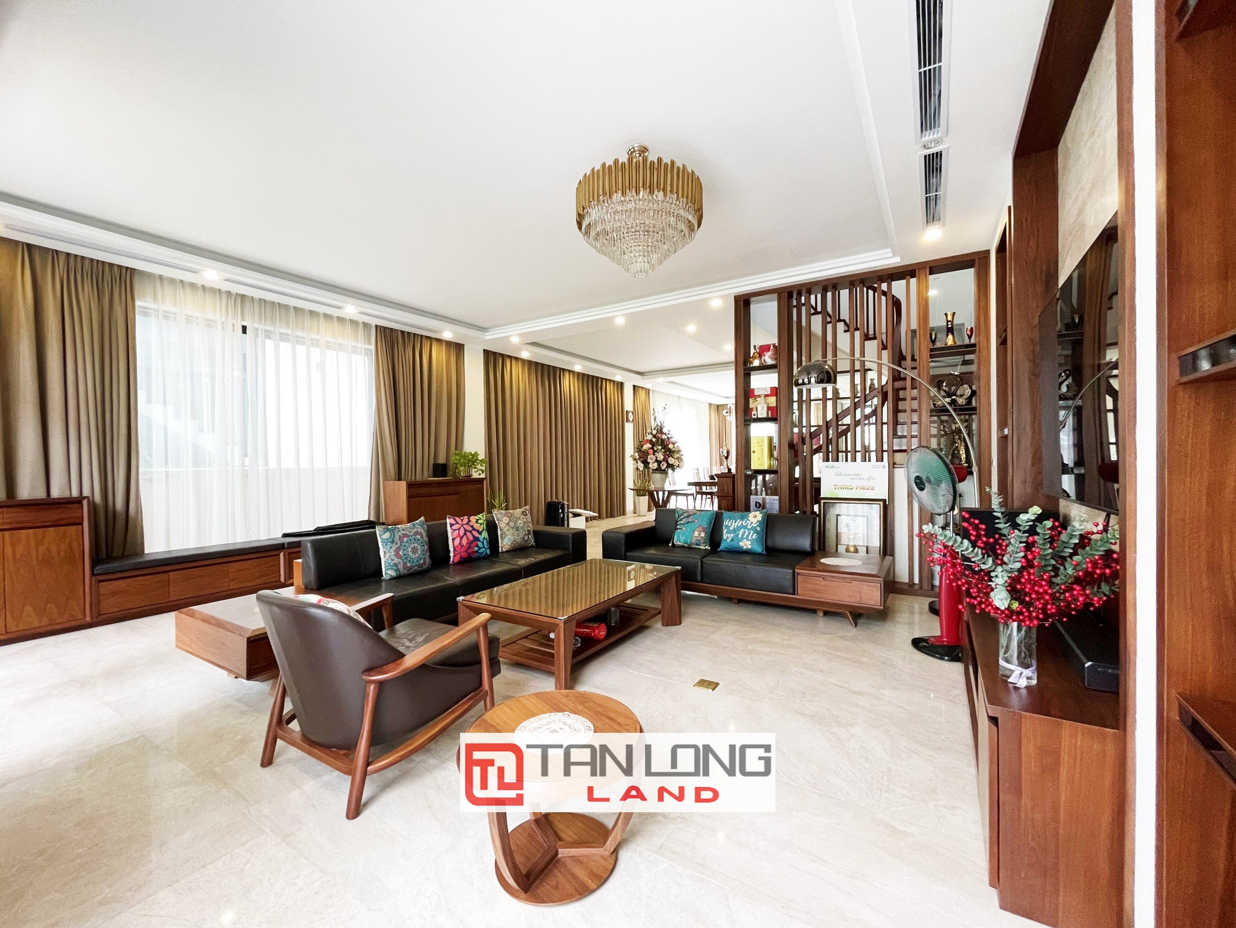 Cho thuê Biệt thự Đơn lập gần trường quốc tế BIS tại Vinhomes Riverside Long Biên 3