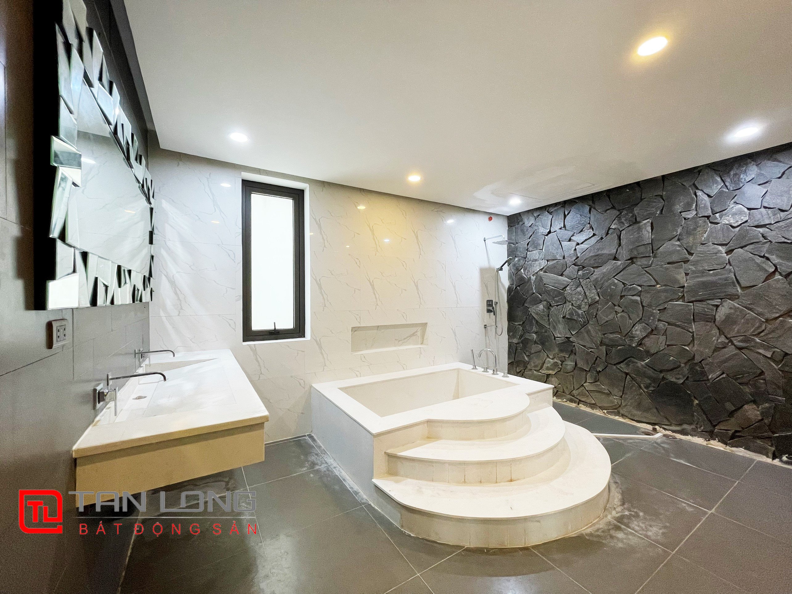 Cho thuê Biệt thự Đơn lập gần Trường Quốc tế BIS tại Vinhomes Riverside 12