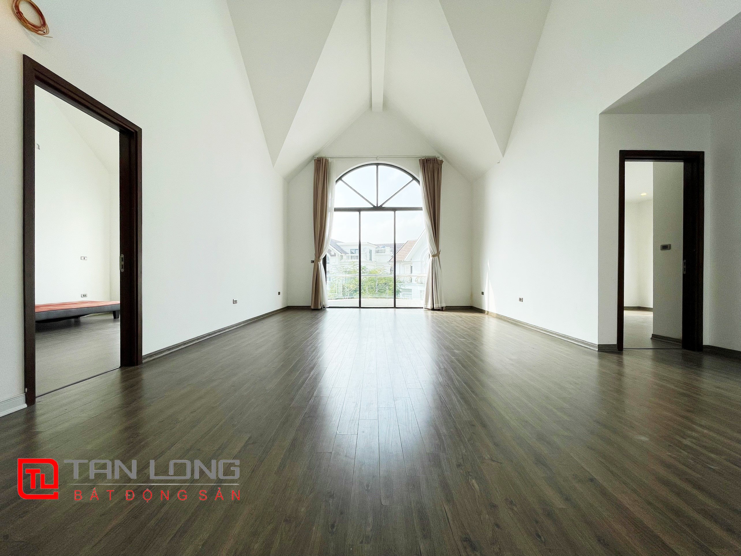 Cho thuê Biệt thự Đơn lập gần Trường Quốc tế BIS tại Vinhomes Riverside 14