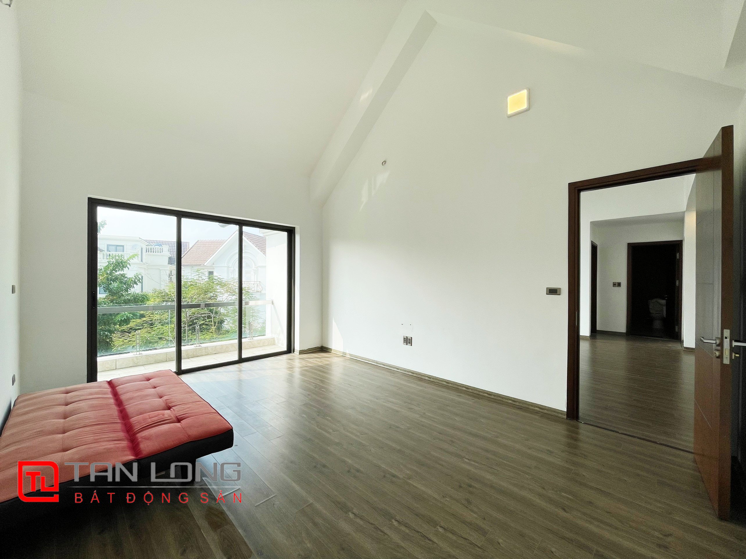 Cho thuê Biệt thự Đơn lập gần Trường Quốc tế BIS tại Vinhomes Riverside 16