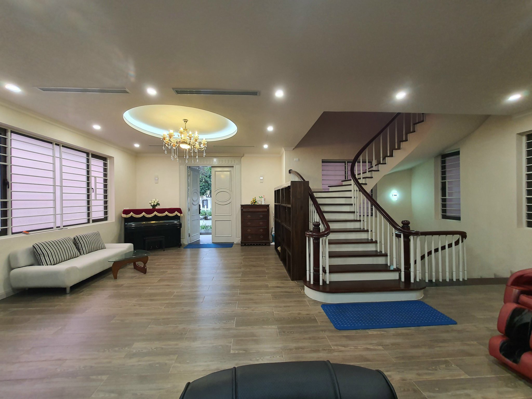 Cho thuê biệt thự đơn lập Hoa Phượng 5 phòng ngủ Vinhomes Riverside 2