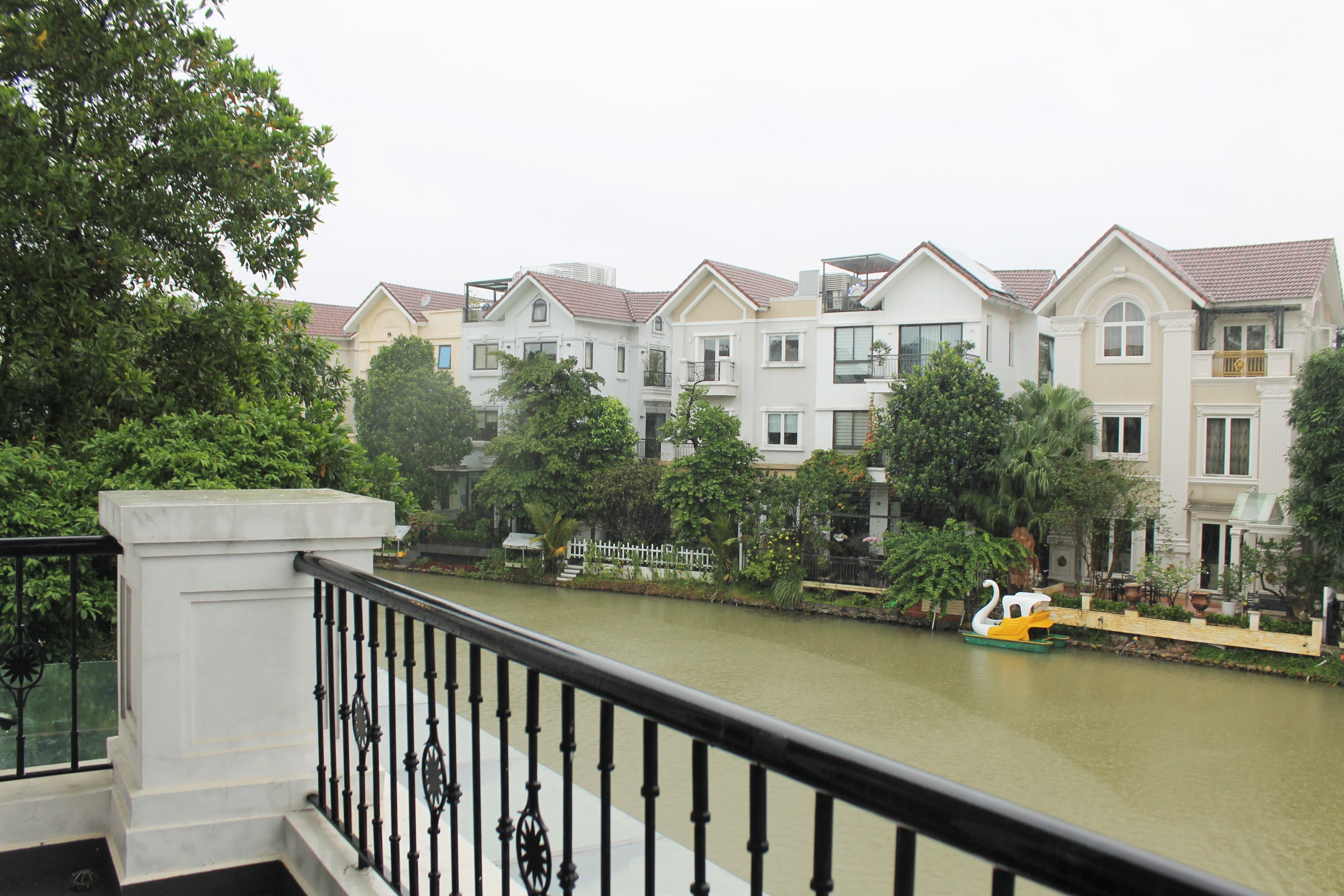 Cho thuê biệt thự đơn lập ngã ba sông Hoa sữa Vinhomes Riverside 13
