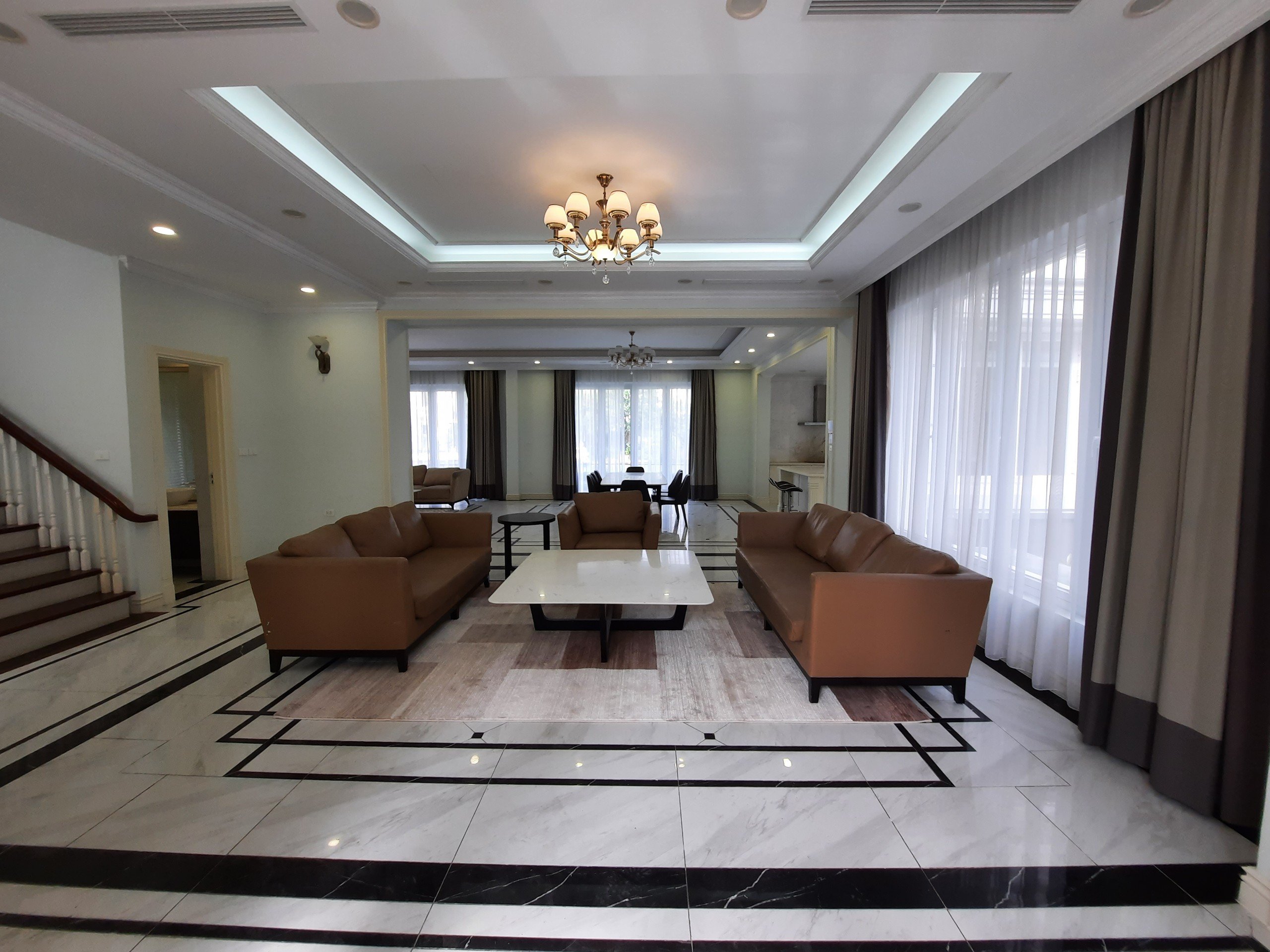 Cho thuê biệt thự đơn lập ngã ba sông Hoa sữa Vinhomes Riverside 2