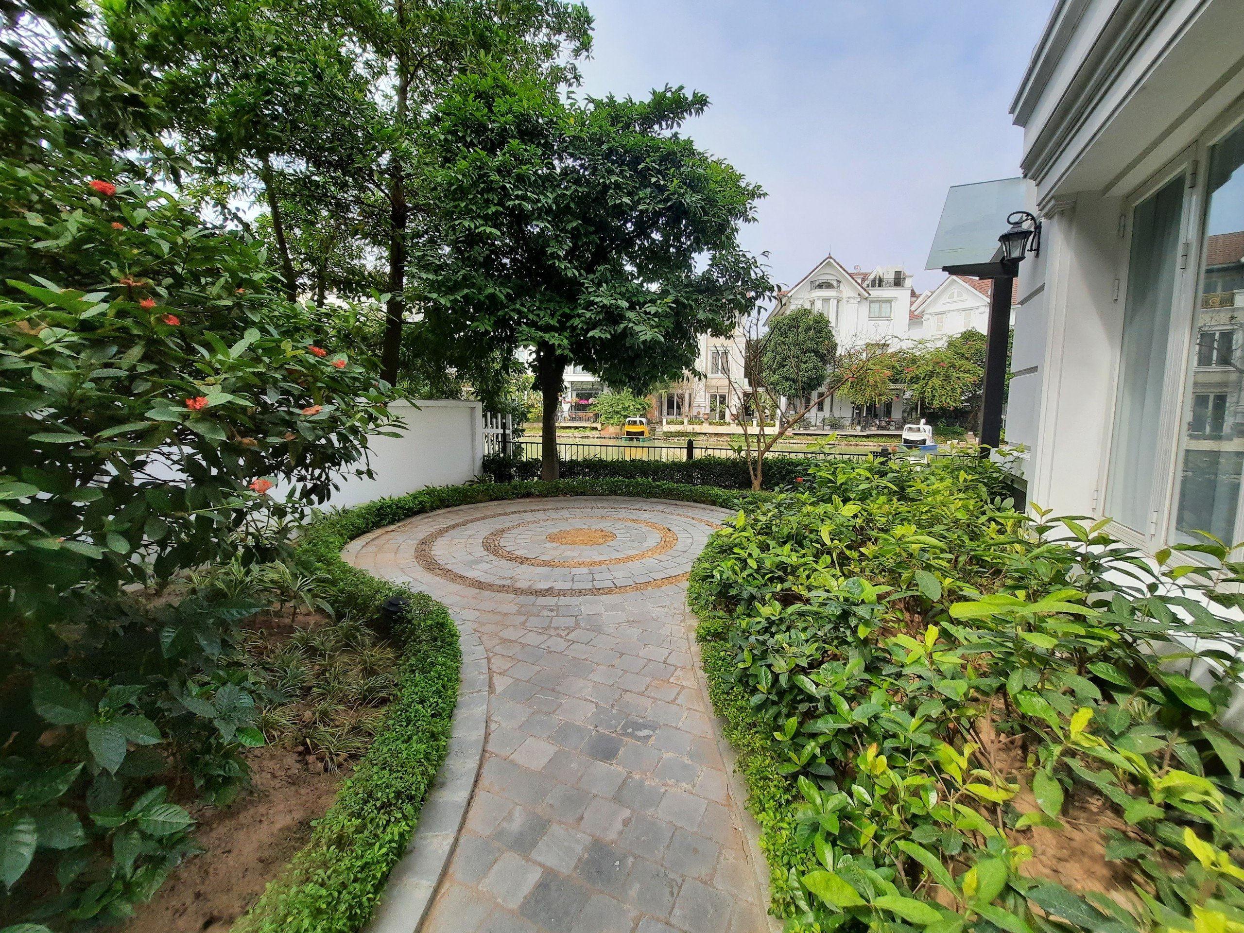 Cho thuê biệt thự đơn lập ngã ba sông Hoa sữa Vinhomes Riverside 5