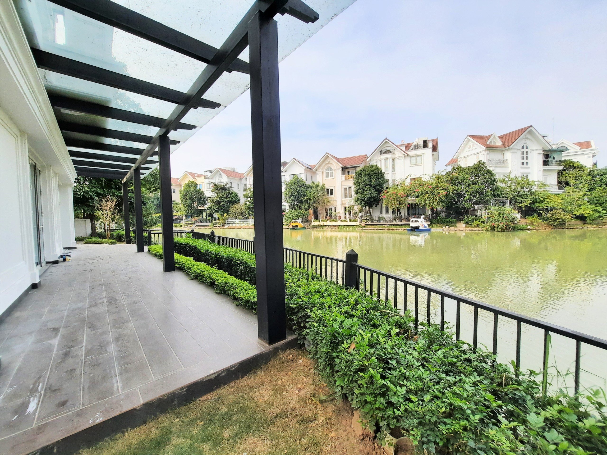 Cho thuê biệt thự đơn lập ngã ba sông Hoa sữa Vinhomes Riverside 6