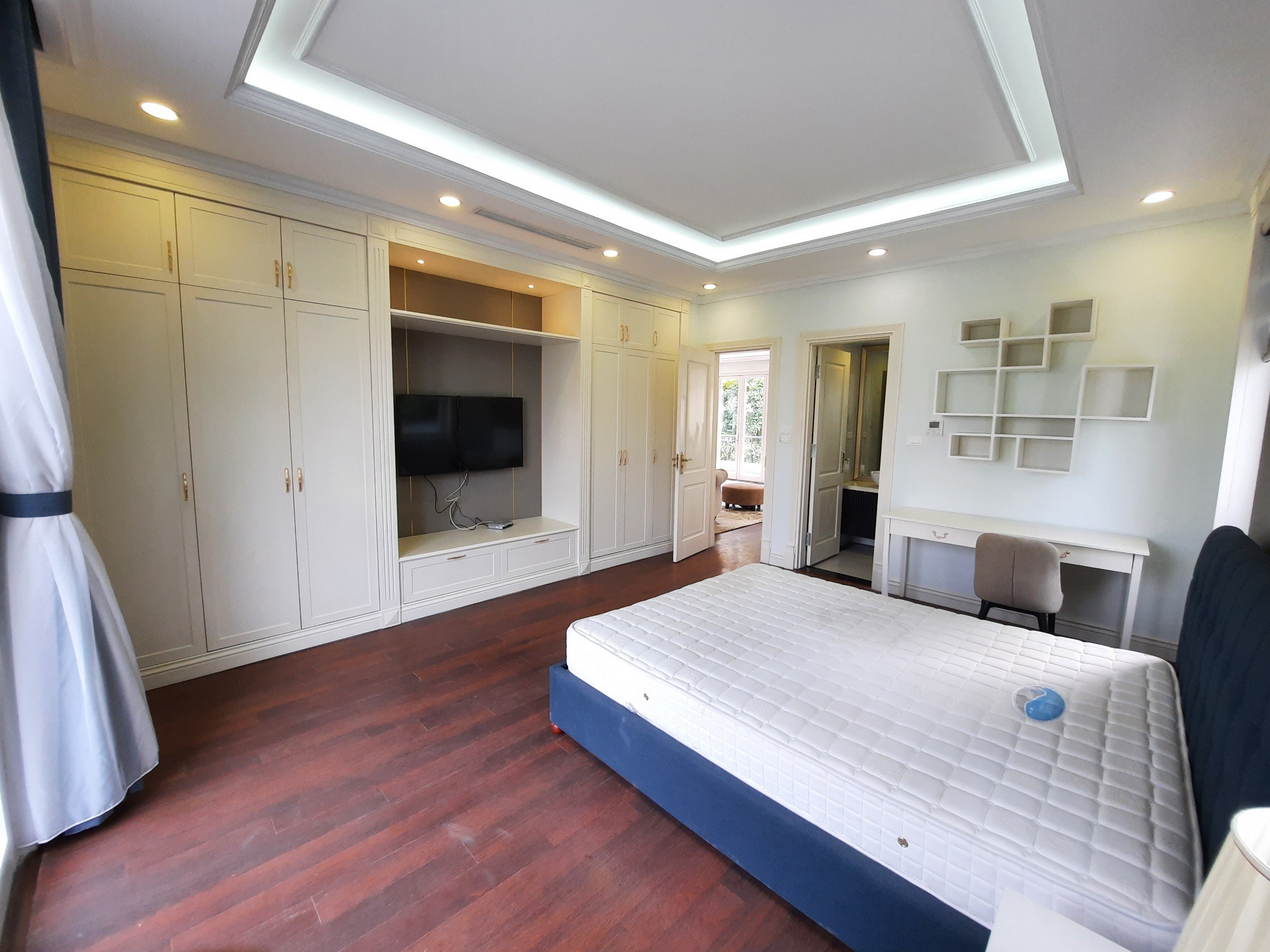 Cho thuê biệt thự đơn lập ngã ba sông Hoa sữa Vinhomes Riverside 8
