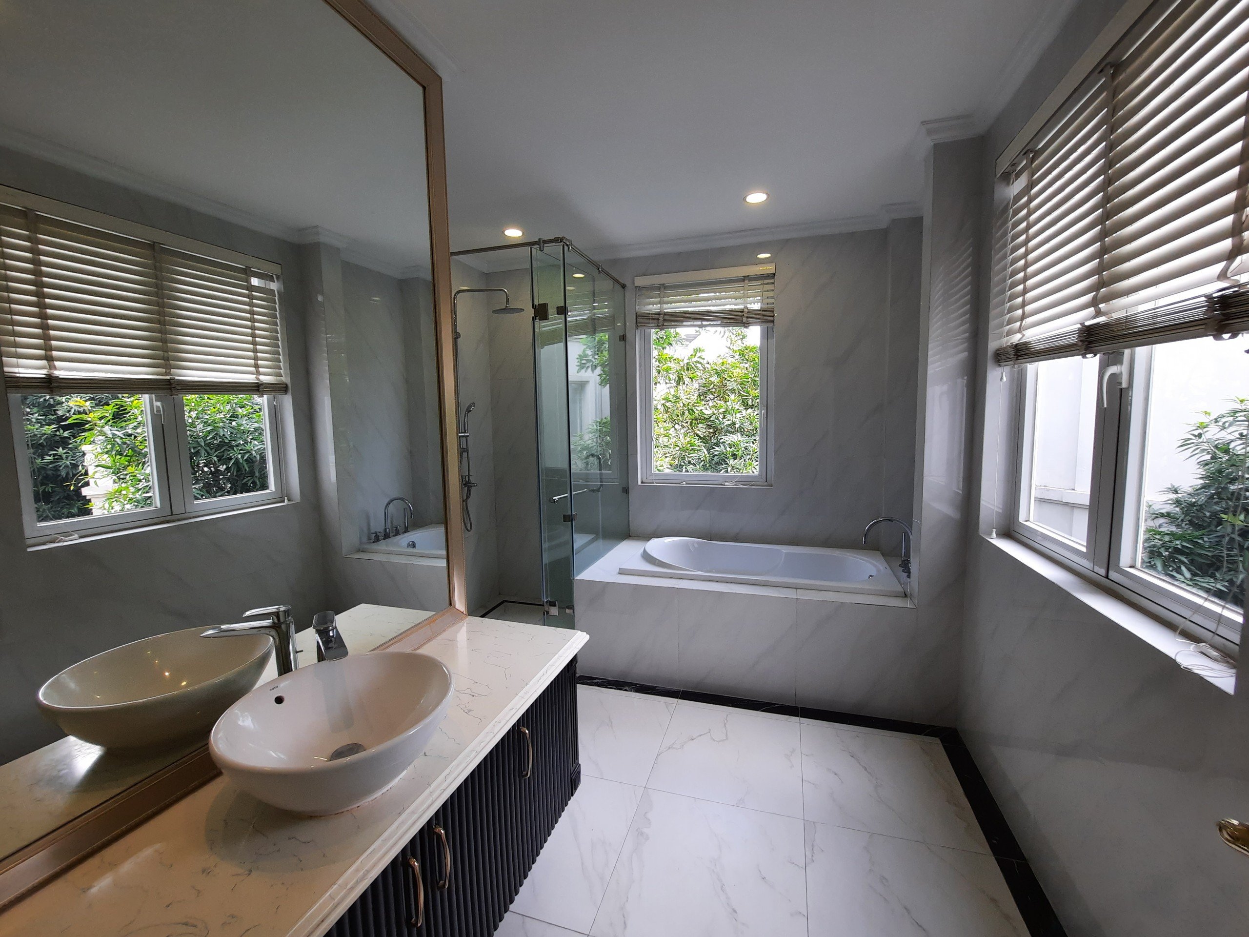 Cho thuê biệt thự đơn lập ngã ba sông Hoa sữa Vinhomes Riverside 9