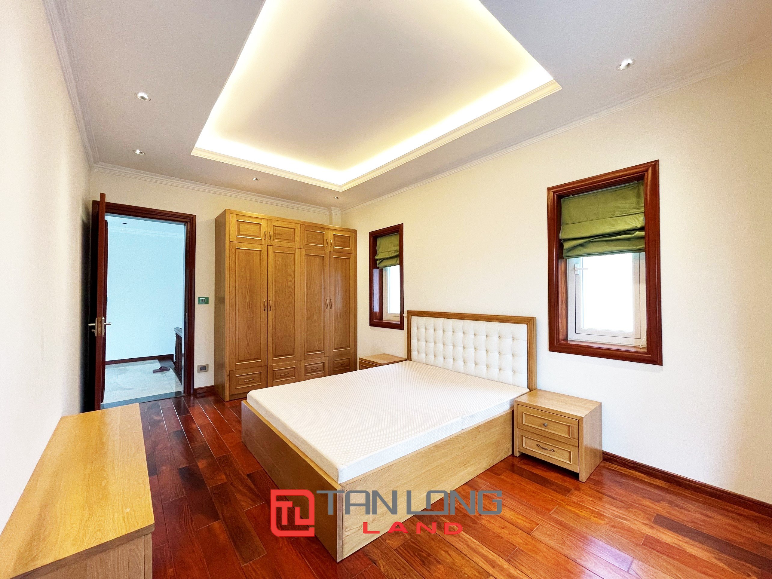 Cho thuê Biệt Thự Đơn Lập sân vườn full nội thất gần trường quốc tế BIS tại Vinhomes Riverside 11