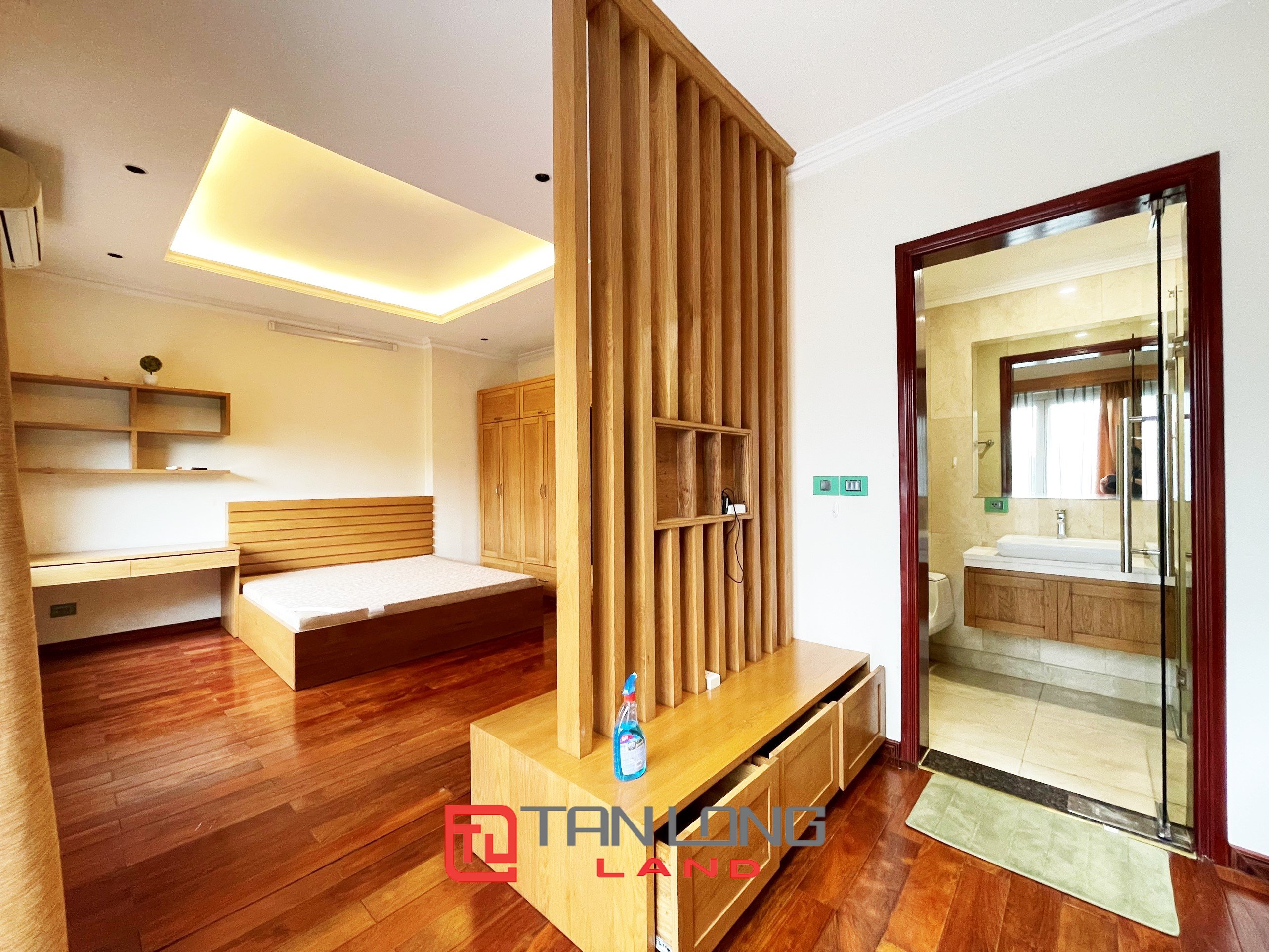 Cho thuê Biệt Thự Đơn Lập sân vườn full nội thất gần trường quốc tế BIS tại Vinhomes Riverside 14