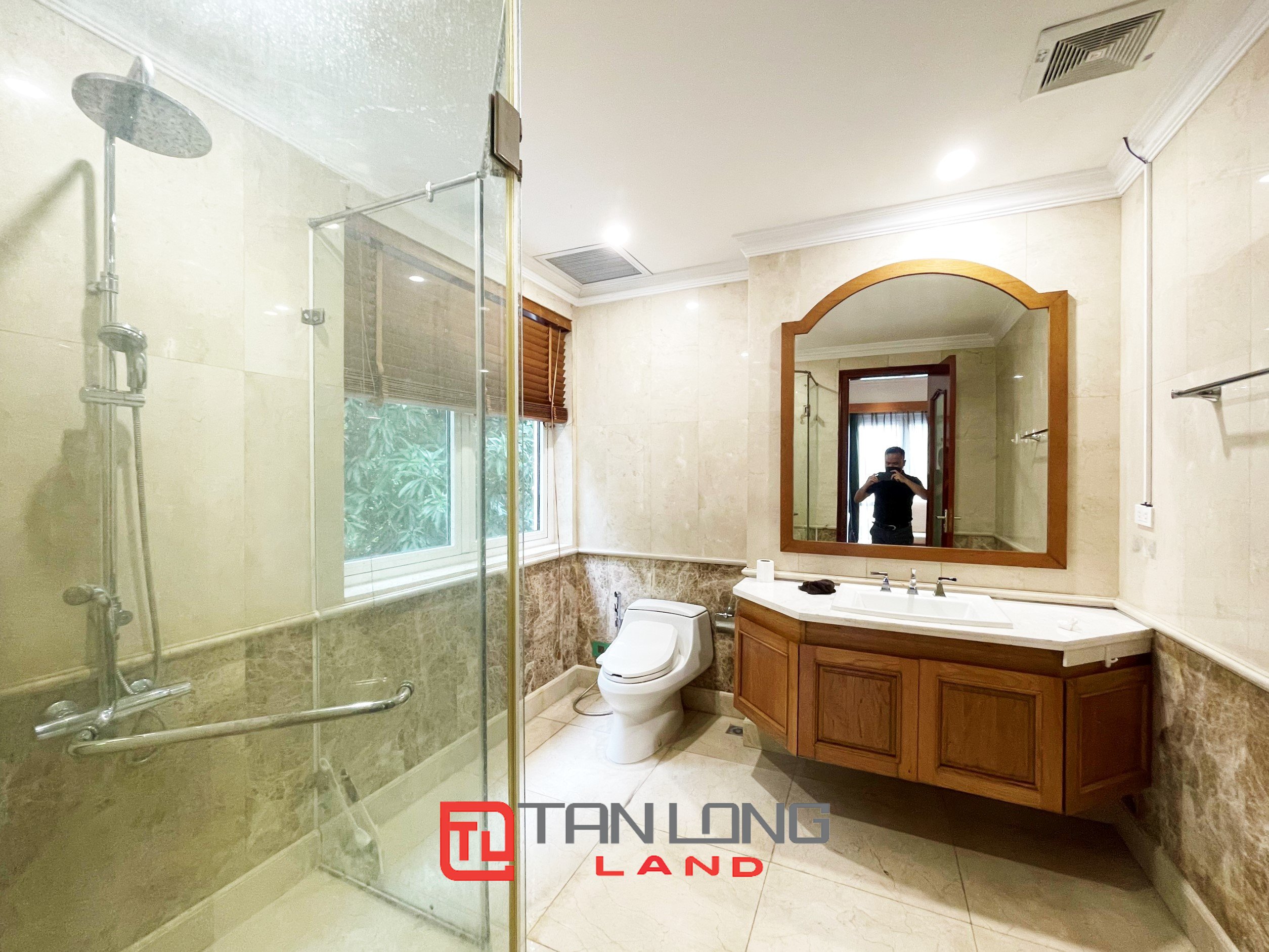 Cho thuê Biệt Thự Đơn Lập sân vườn full nội thất gần trường quốc tế BIS tại Vinhomes Riverside 15