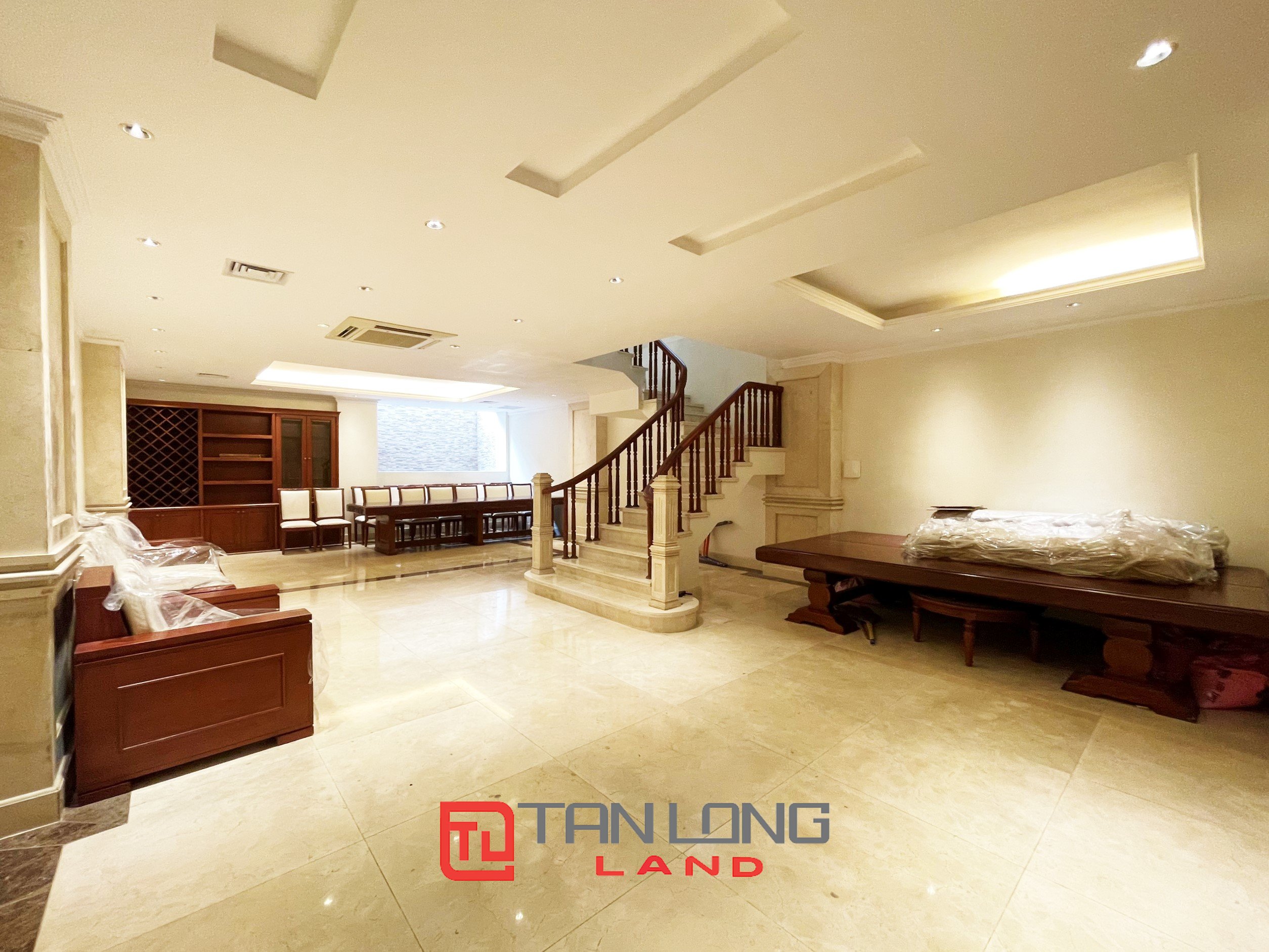 Cho thuê Biệt Thự Đơn Lập sân vườn full nội thất gần trường quốc tế BIS tại Vinhomes Riverside 16