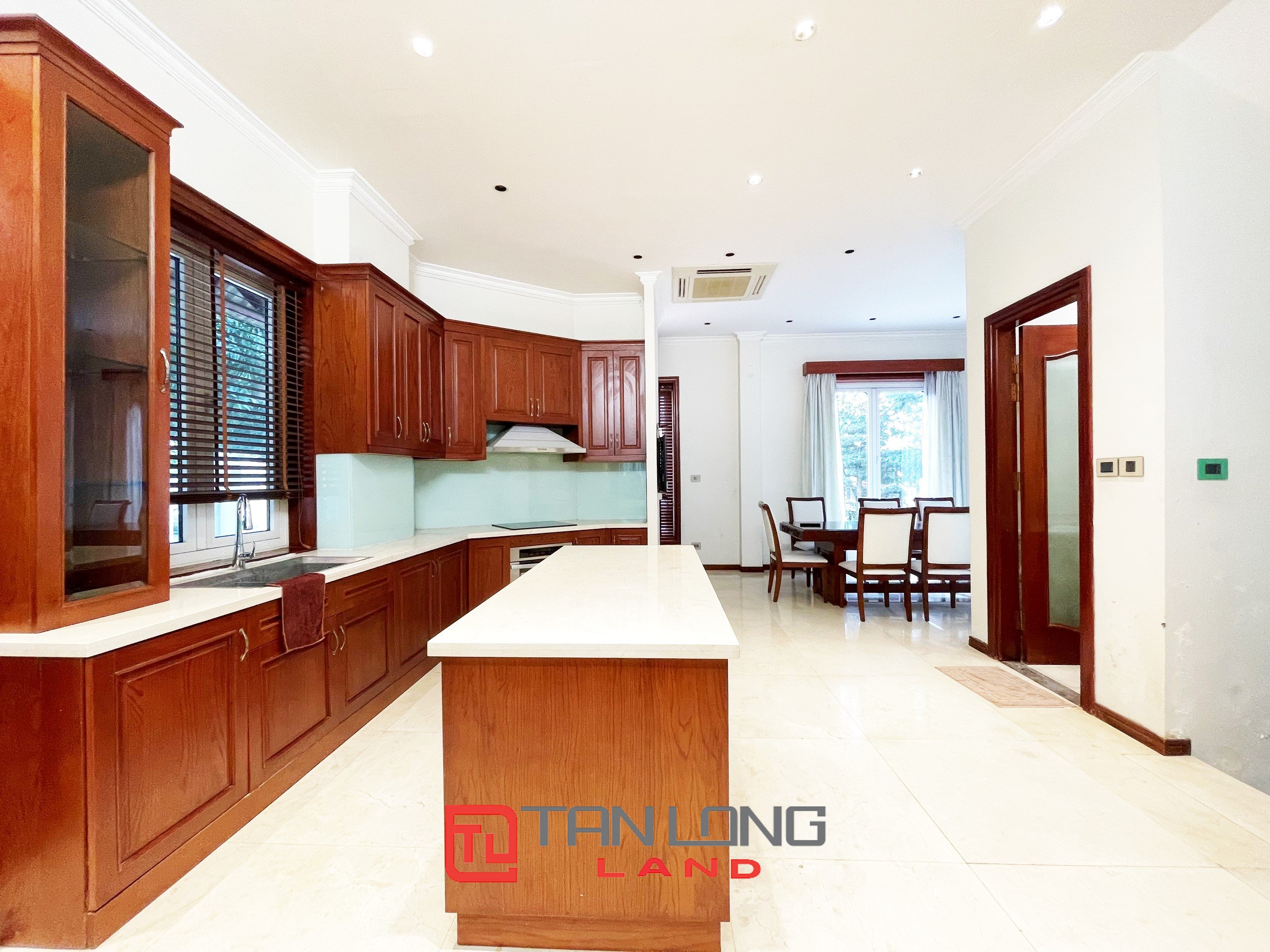 Cho thuê Biệt Thự Đơn Lập sân vườn full nội thất gần trường quốc tế BIS tại Vinhomes Riverside 5