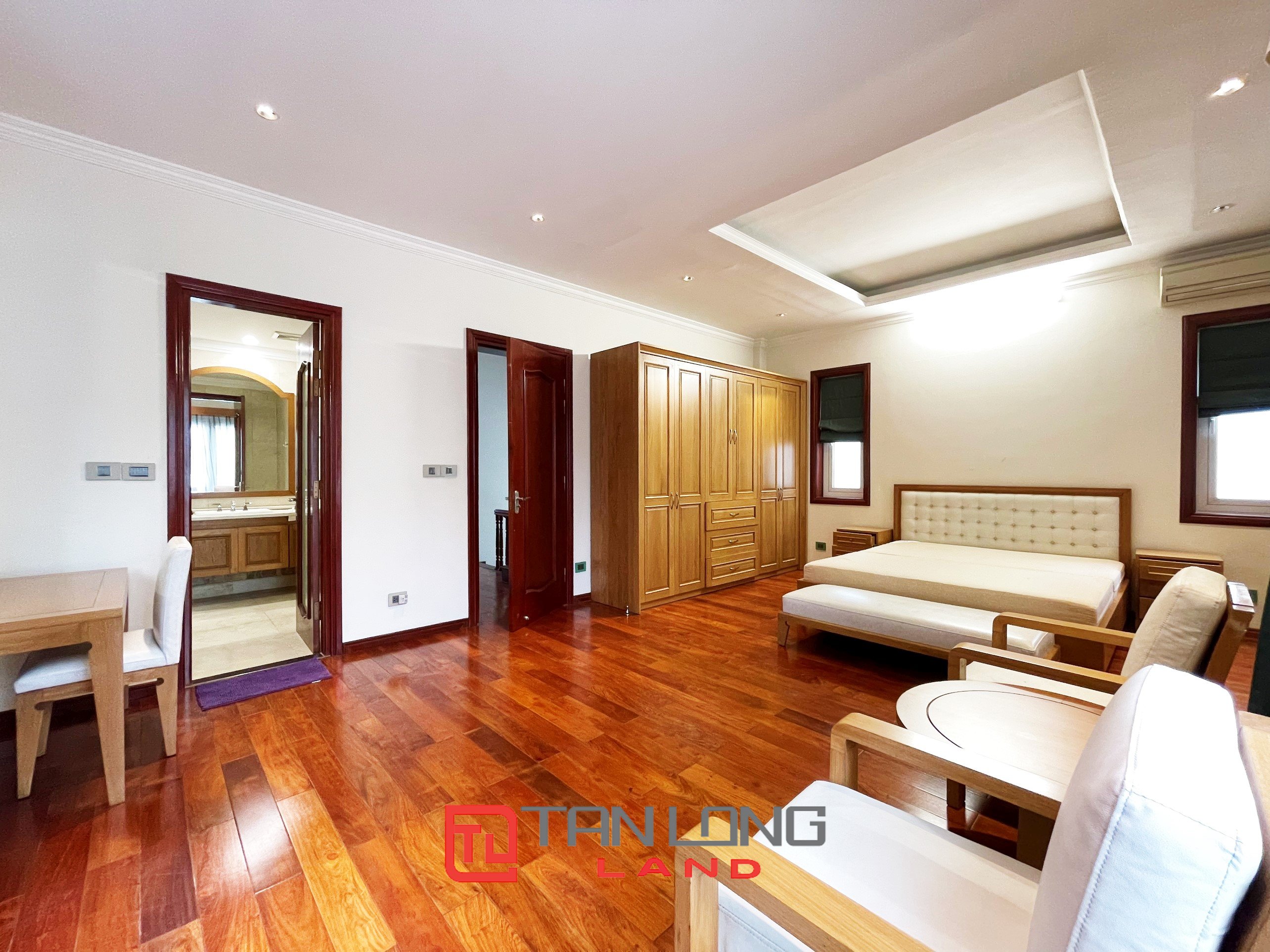 Cho thuê Biệt Thự Đơn Lập sân vườn full nội thất gần trường quốc tế BIS tại Vinhomes Riverside 8