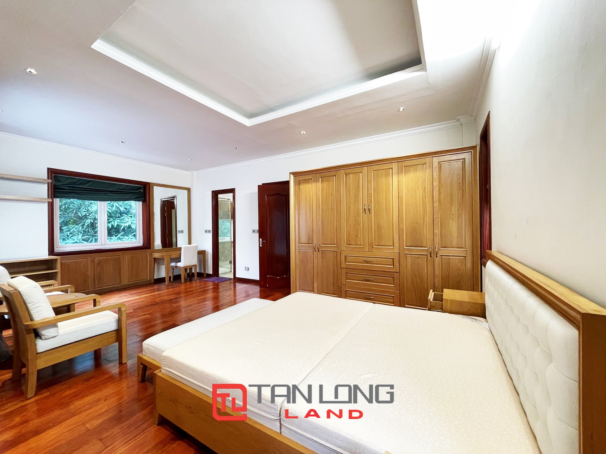 Cho thuê Biệt Thự Đơn Lập sân vườn full nội thất gần trường quốc tế BIS tại Vinhomes Riverside 9