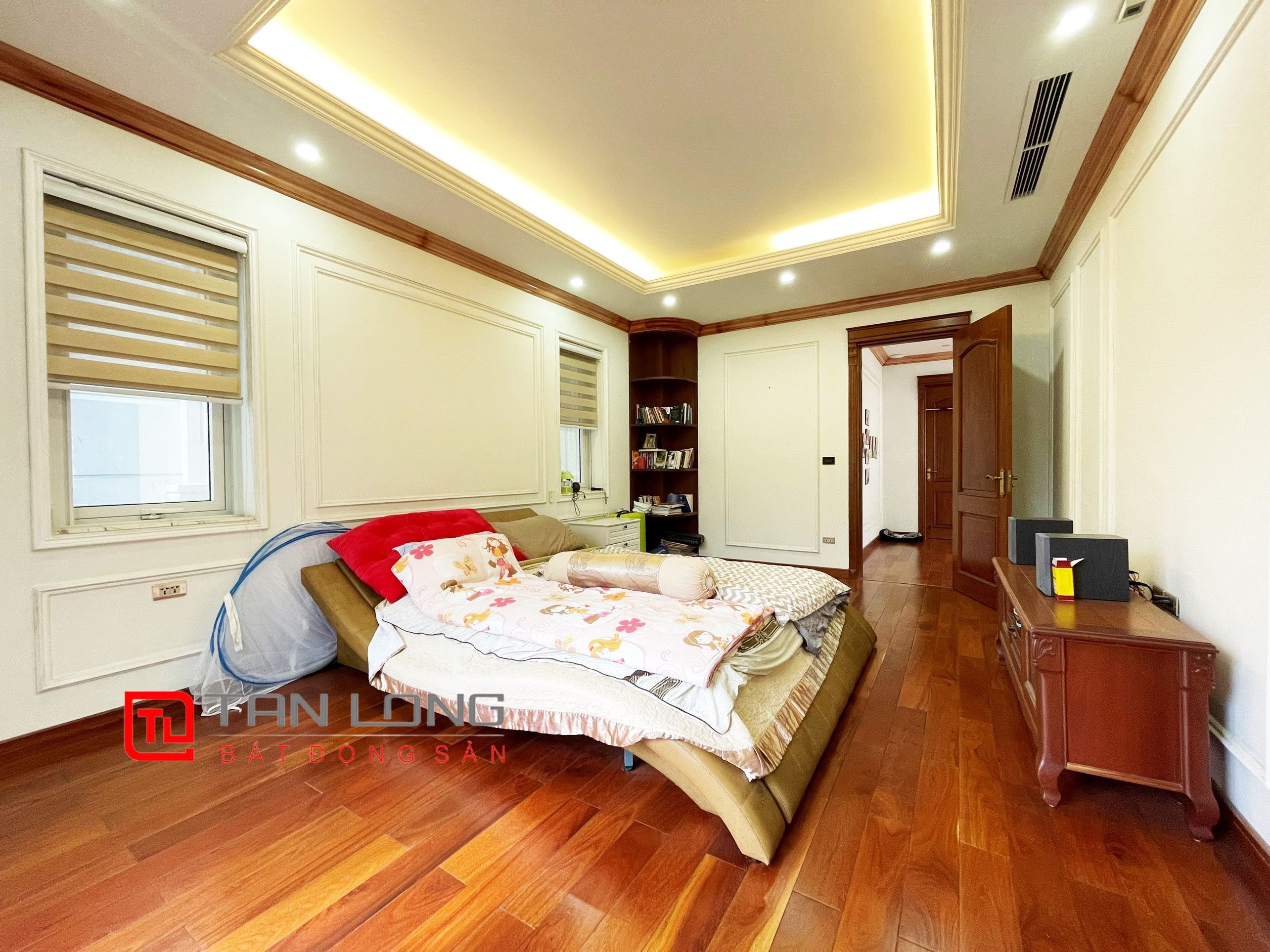 Cho thuê Biệt thự Đơn lập thiết kế hiện đại tại Vinhomes Riverside 13