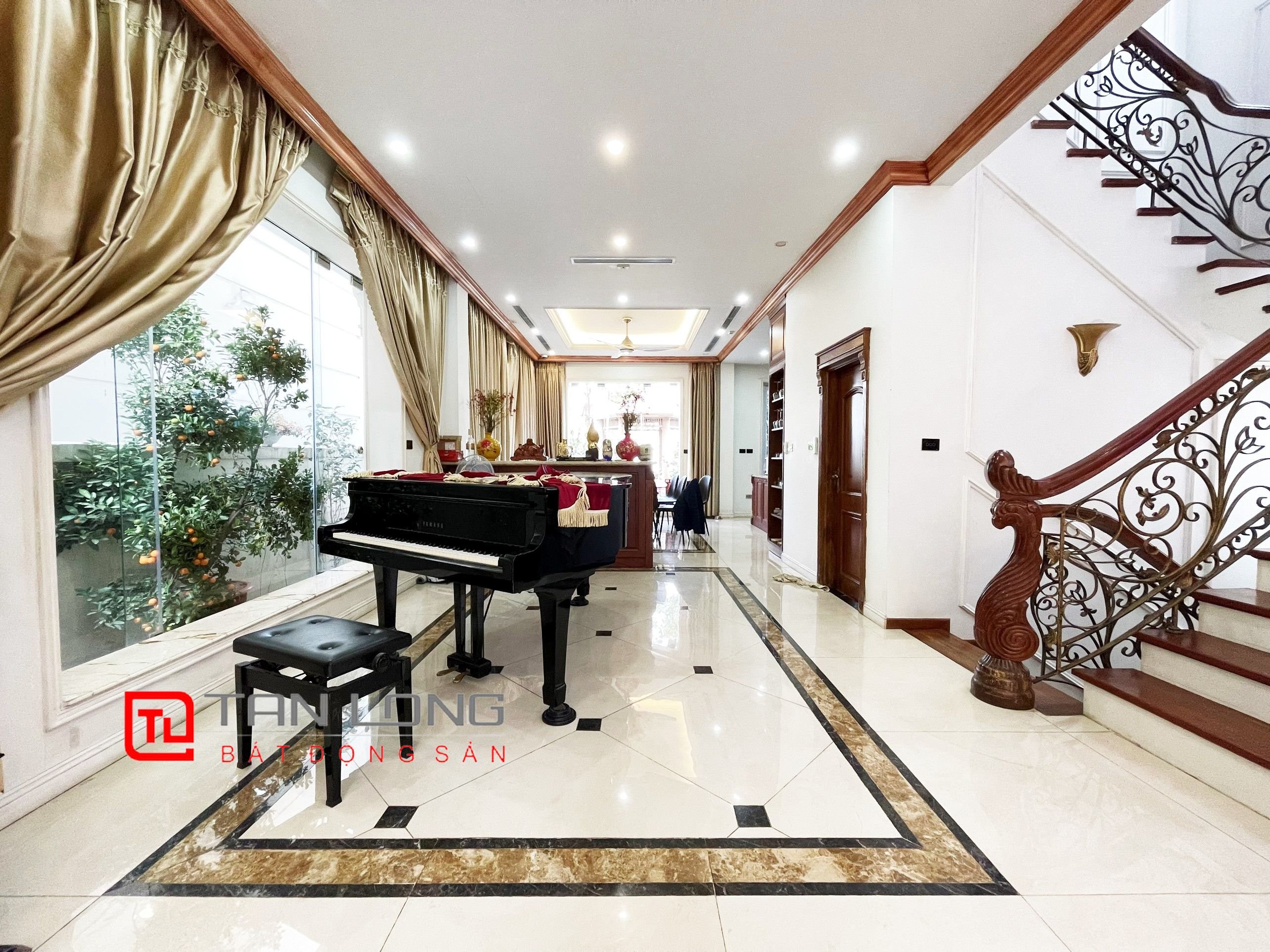 Cho thuê Biệt thự Đơn lập thiết kế hiện đại tại Vinhomes Riverside 5