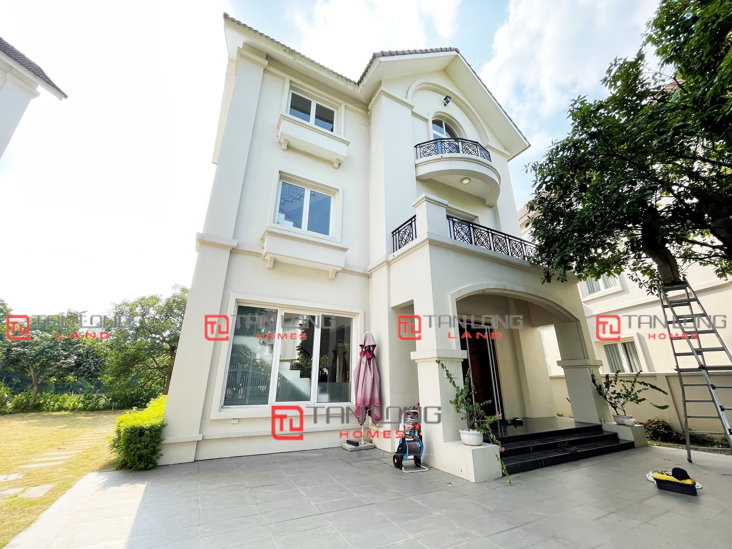 Cho thuê biệt thự đơn lập view ngã ba sông Vinhomes Riverside 1