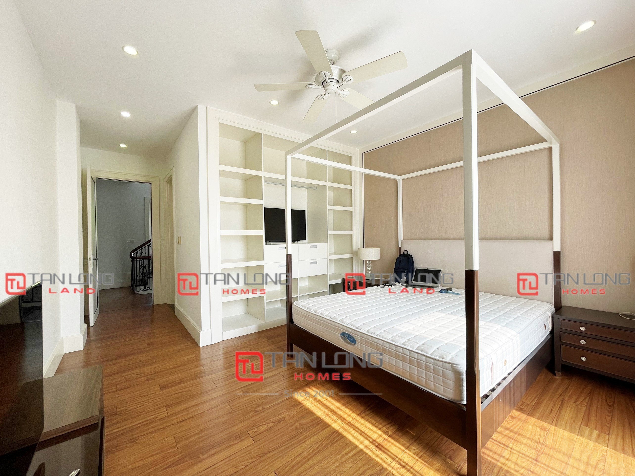 Cho thuê biệt thự đơn lập view ngã ba sông Vinhomes Riverside 10