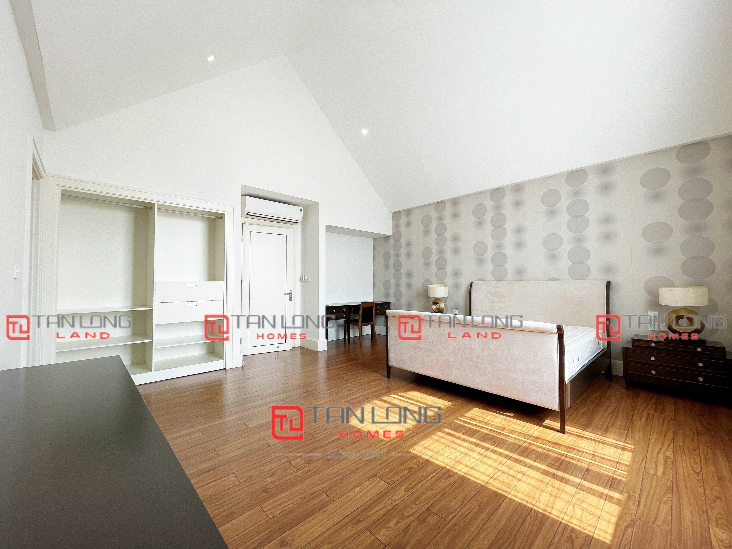 Cho thuê biệt thự đơn lập view ngã ba sông Vinhomes Riverside 12