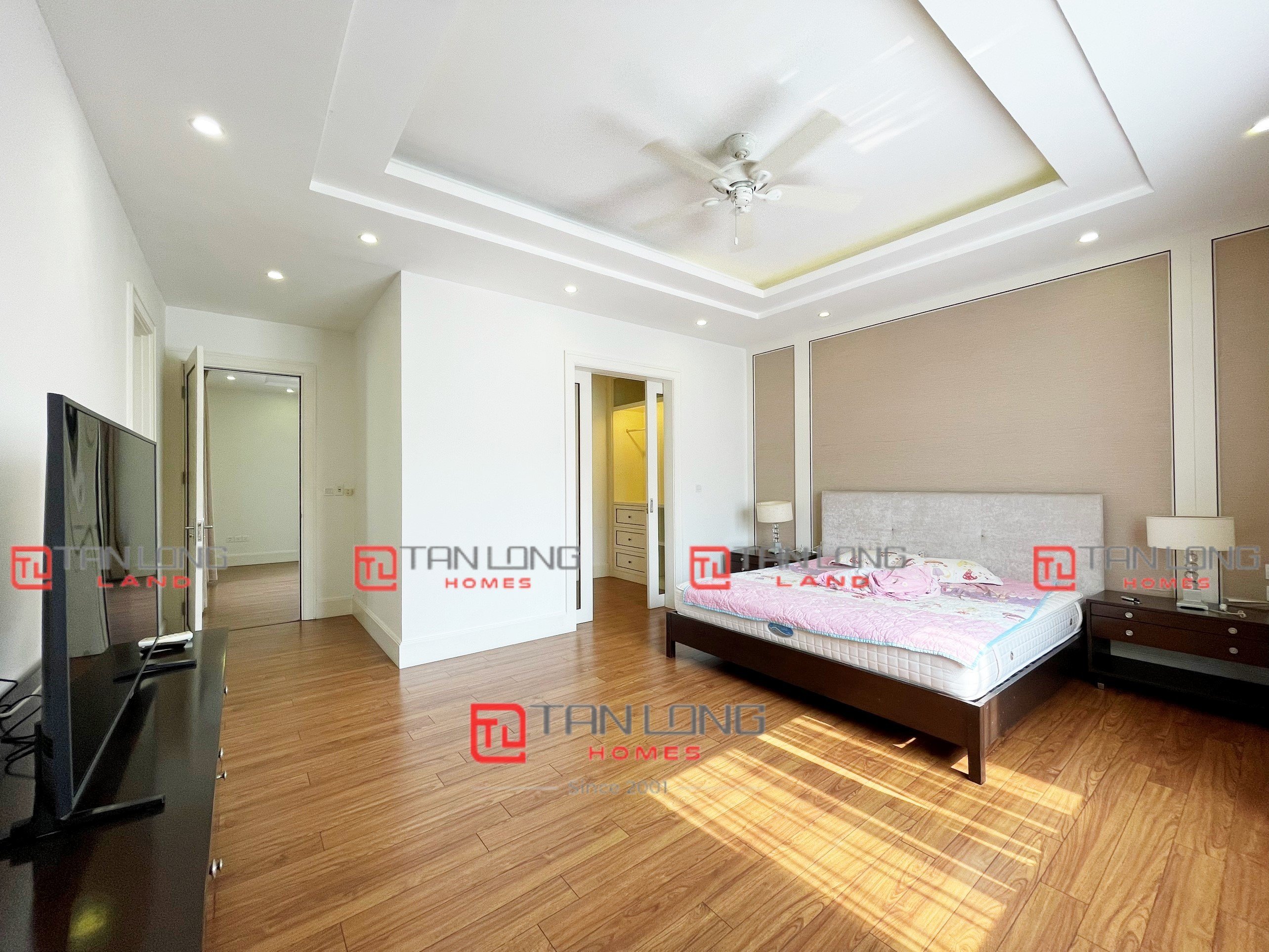 Cho thuê biệt thự đơn lập view ngã ba sông Vinhomes Riverside 7