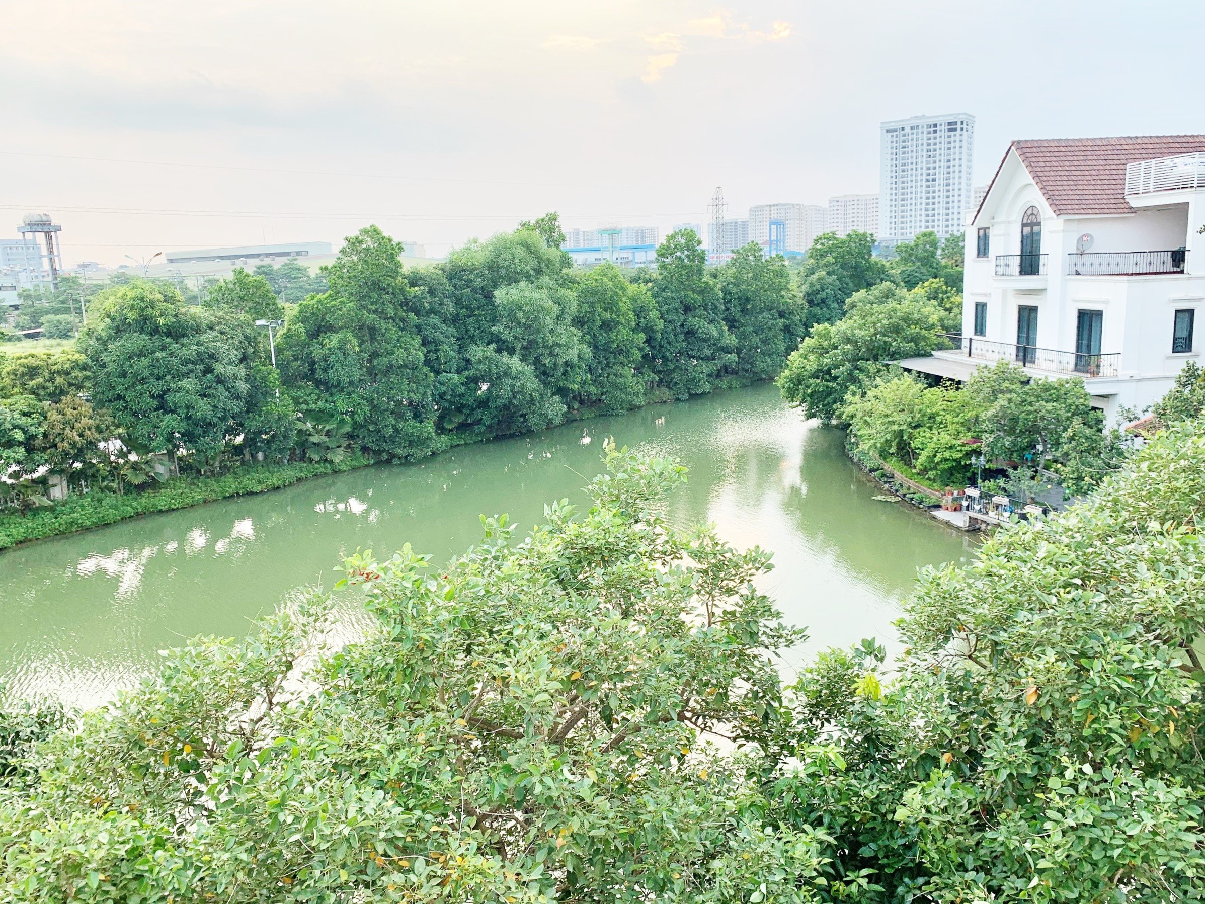 Cho thuê biệt thự đơn lập view ngã ba sông Vinhomes Riverside 9
