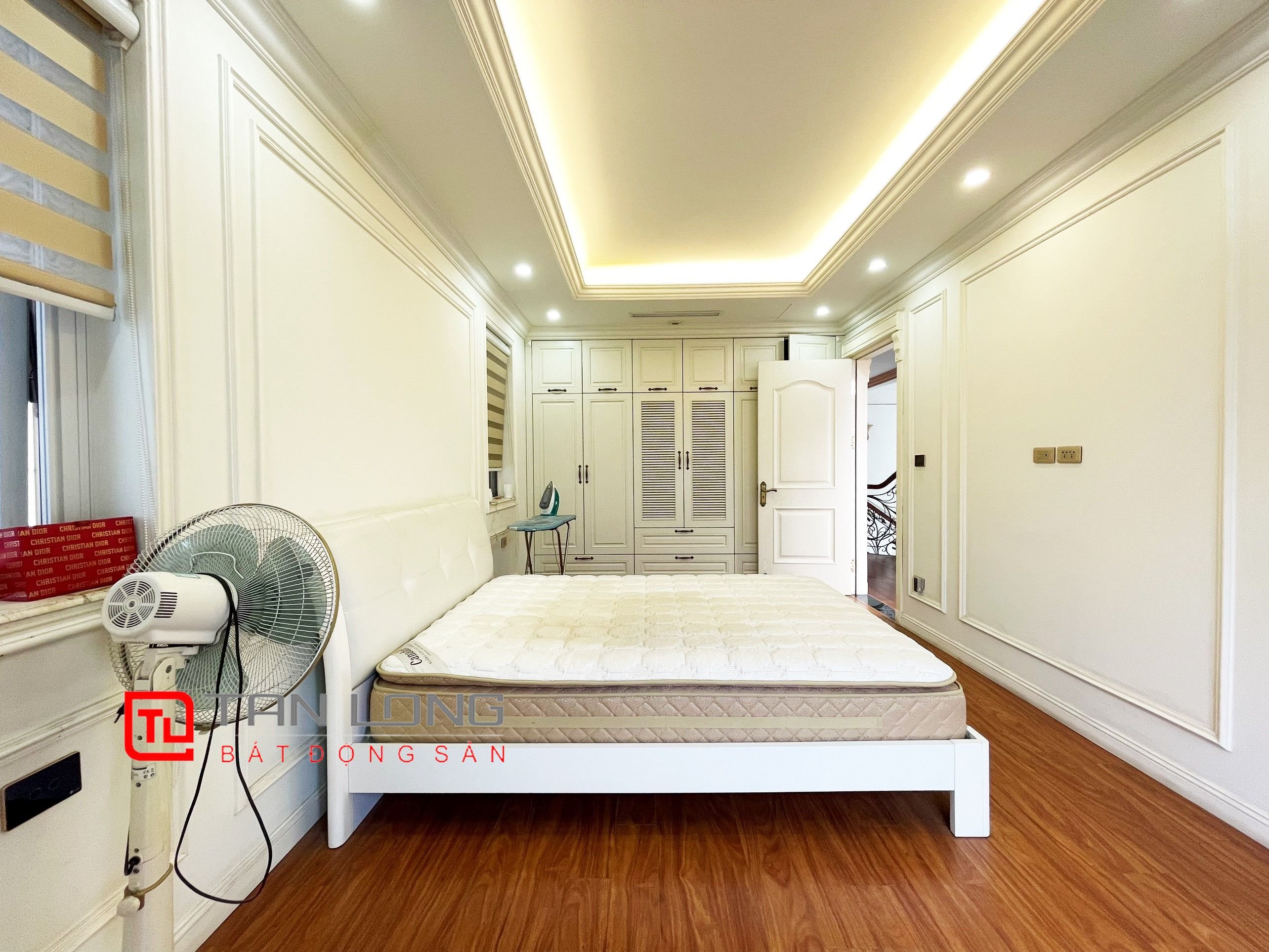 Cho thuê Biệt thự Đơn lập view sông, 4 phòng ngủ tại KĐT Vinhomes Riverside 16