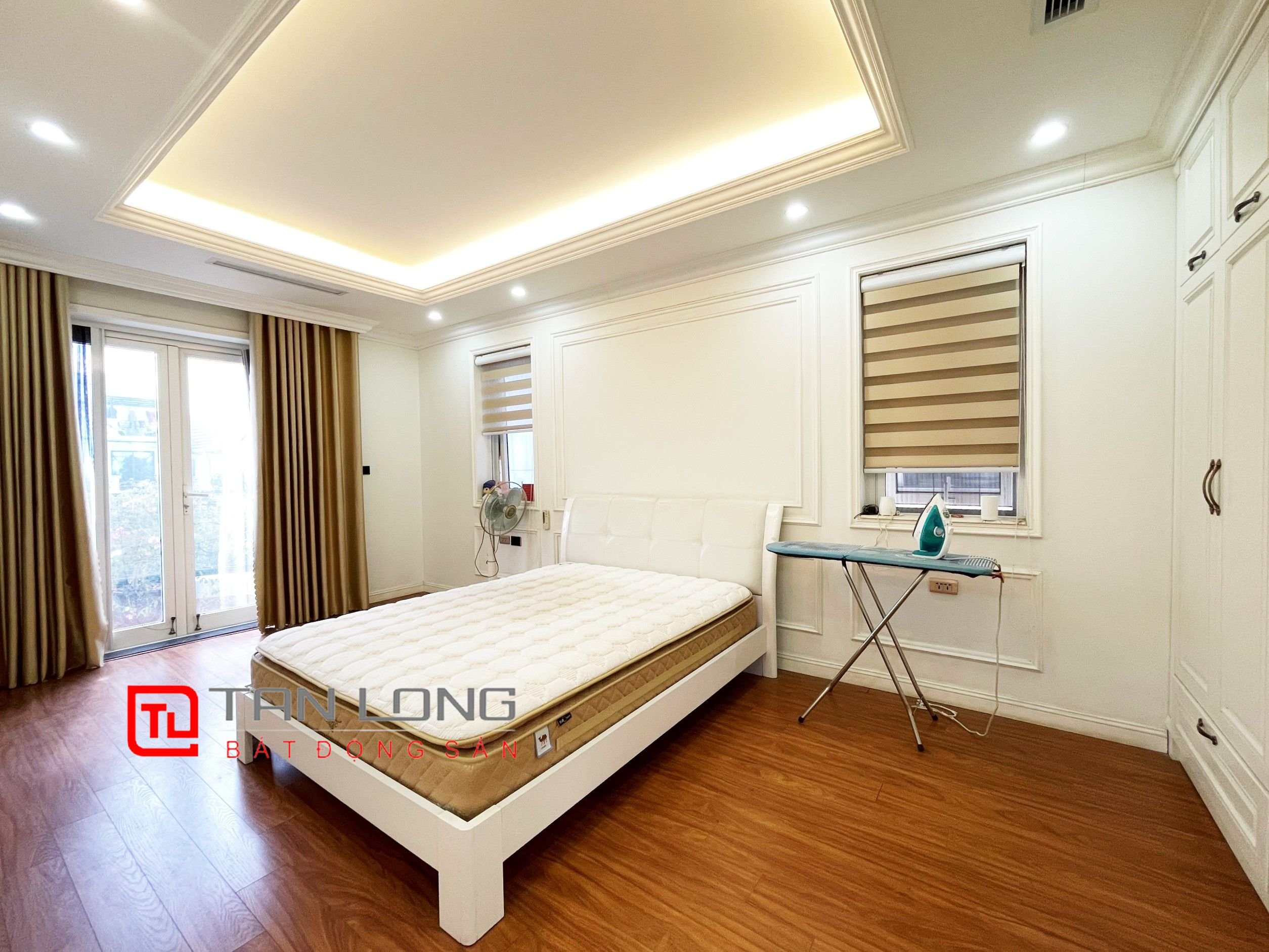 Cho thuê Biệt thự Đơn lập view sông, 4 phòng ngủ tại KĐT Vinhomes Riverside 17