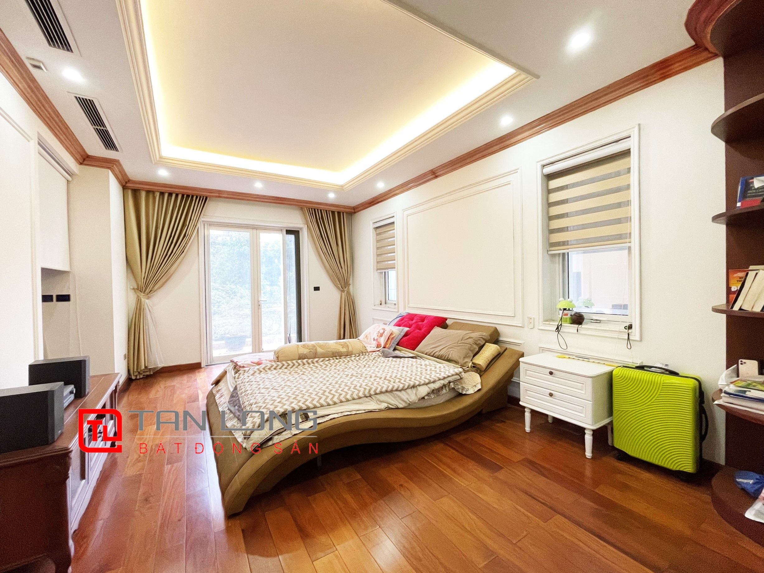 Cho thuê Biệt thự Đơn lập view sông, 4 phòng ngủ tại KĐT Vinhomes Riverside 19