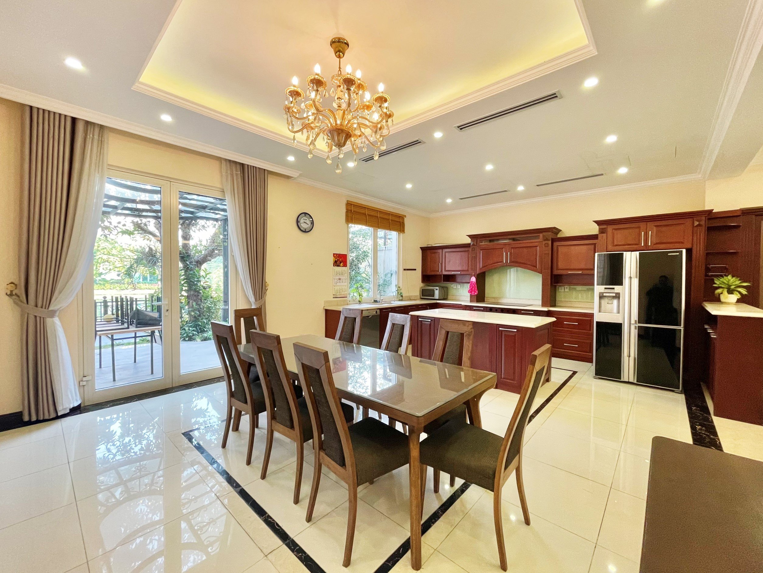 Cho thuê Biệt Thự đơn lập Vinhomes Riverside đủ đồ, sân vườn có sông 3