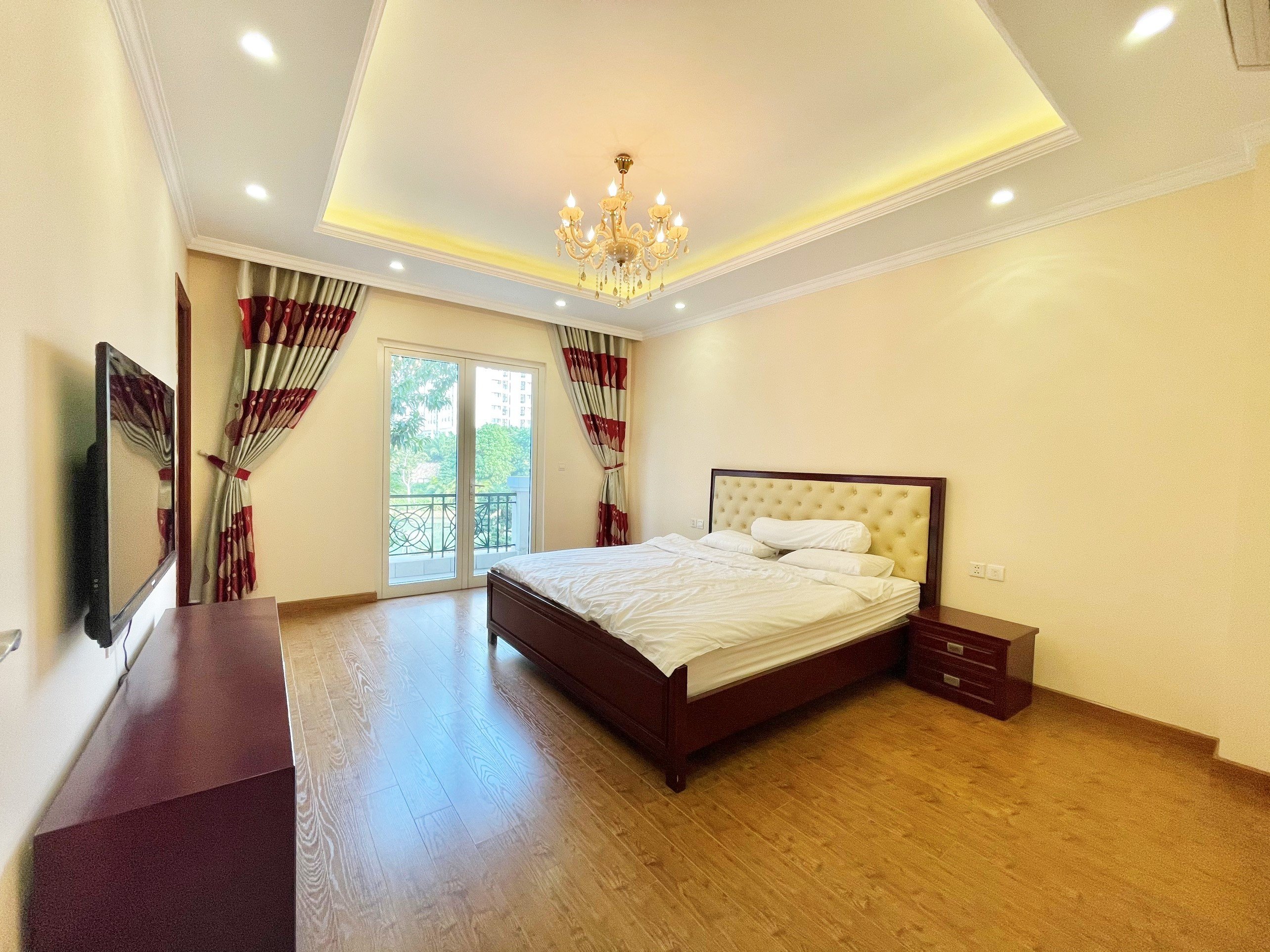 Cho thuê Biệt Thự đơn lập Vinhomes Riverside đủ đồ, sân vườn có sông 4