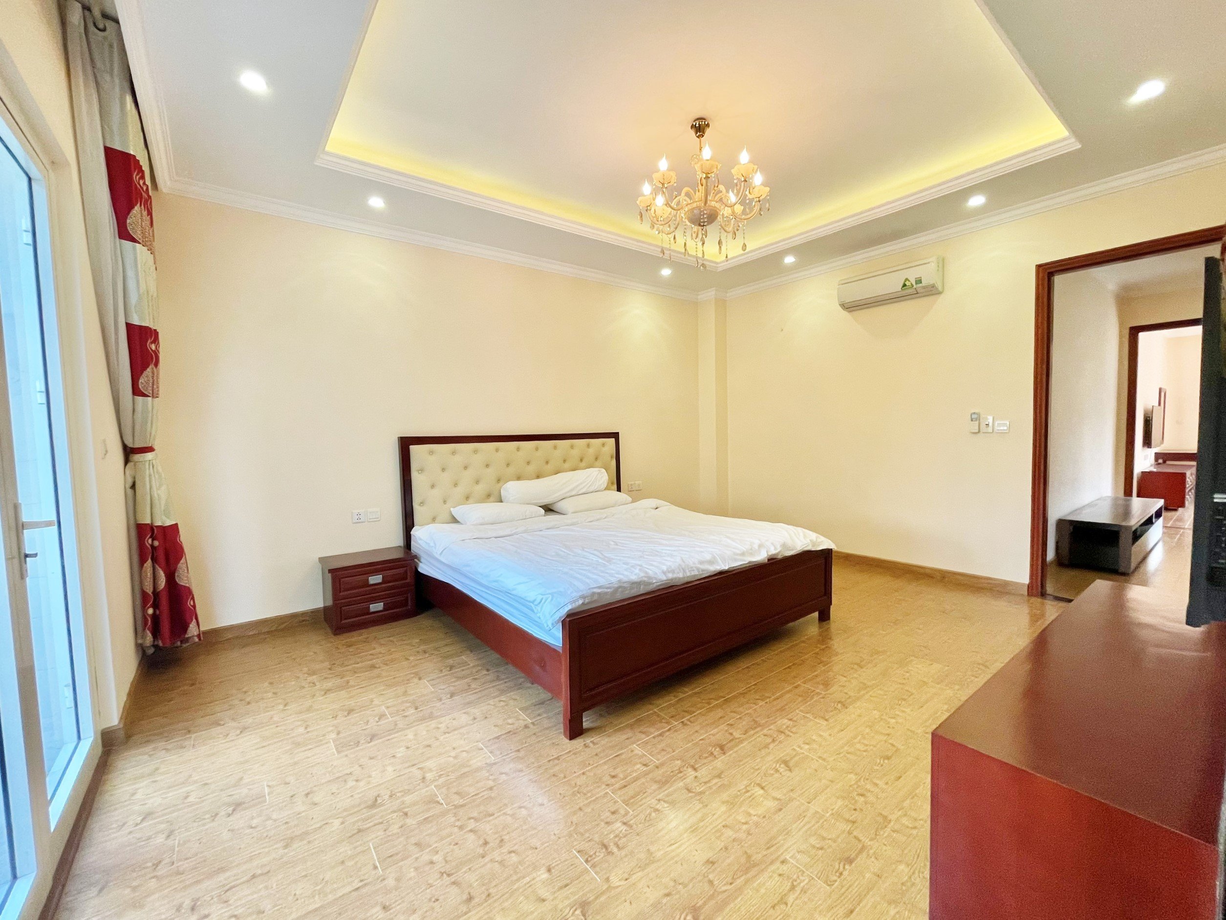 Cho thuê Biệt Thự đơn lập Vinhomes Riverside đủ đồ, sân vườn có sông 5