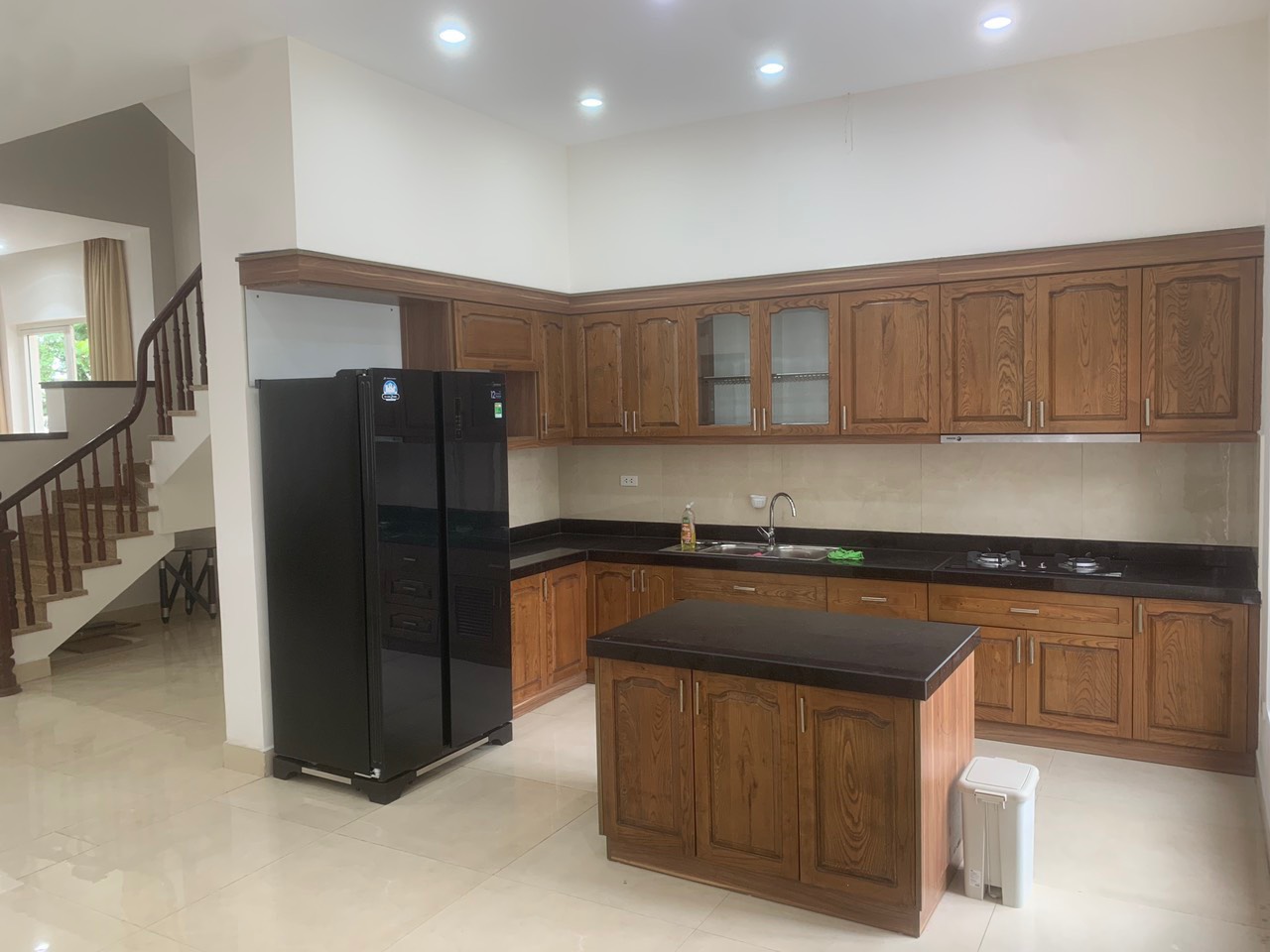 Cho thuê biệt thự đủ đồ Hoa Lan gần BIS Vinhomes Riverside 3