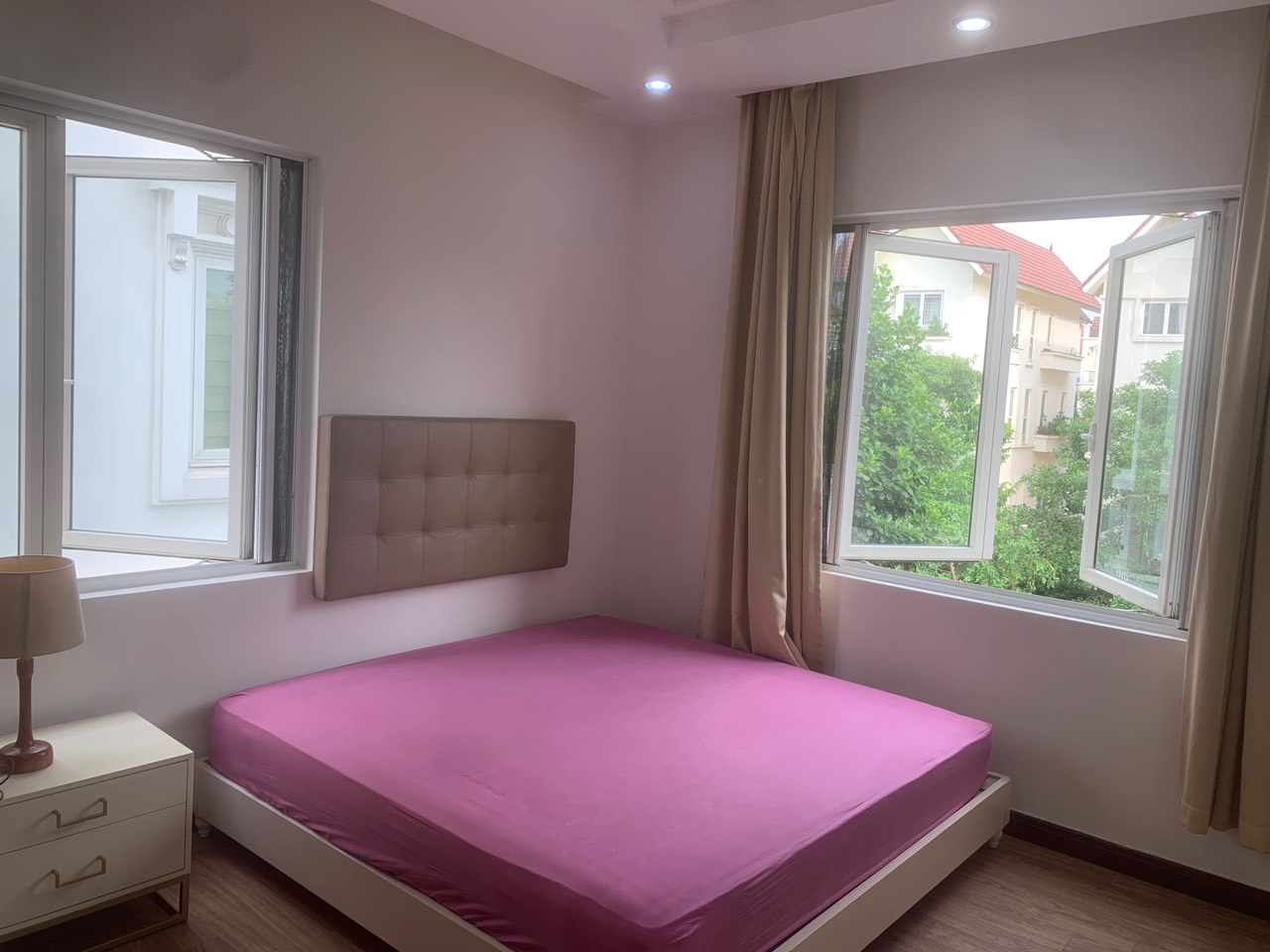 Cho thuê biệt thự đủ đồ Hoa Lan gần BIS Vinhomes Riverside 5