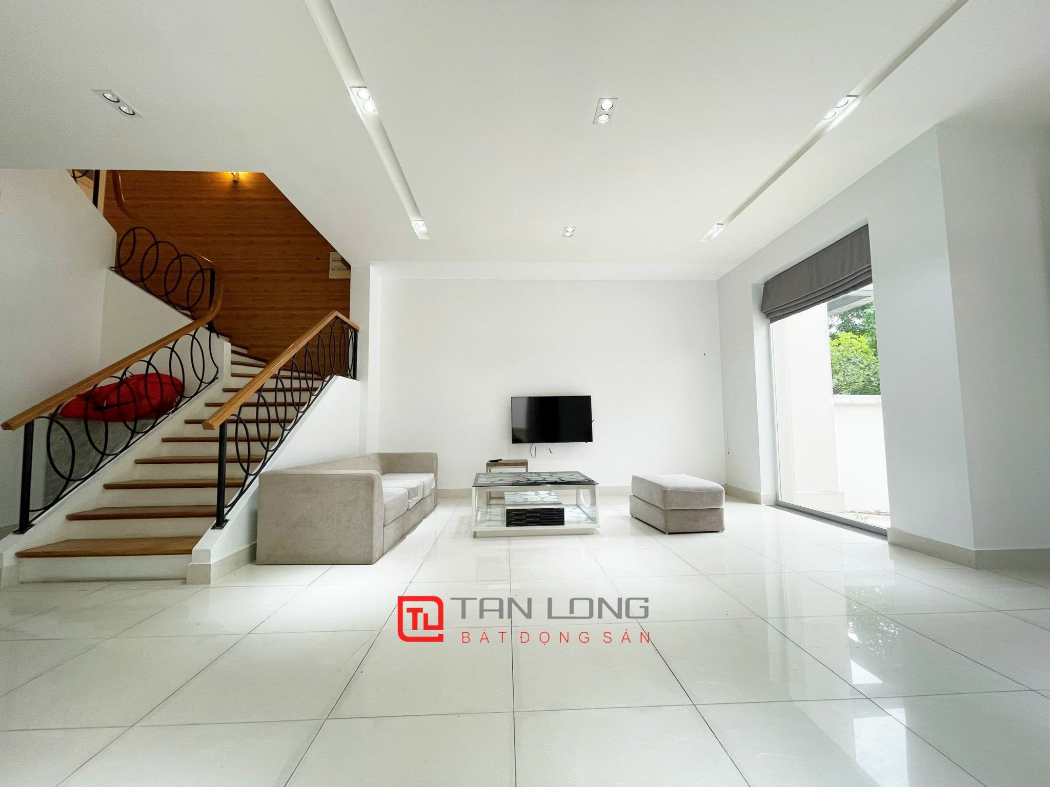 Cho thuê biệt thự full đồ, sân vườn siêu rộng tại Vinhomes Riverside 1