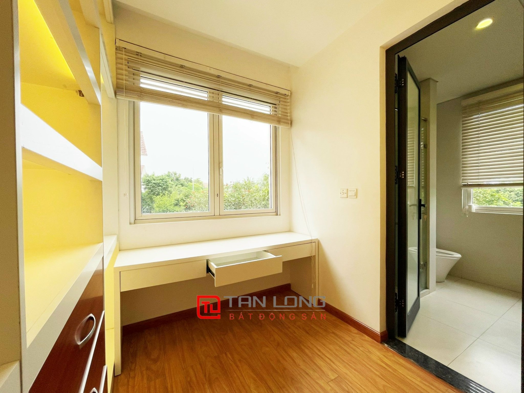 Cho thuê biệt thự full đồ, sân vườn siêu rộng tại Vinhomes Riverside 12