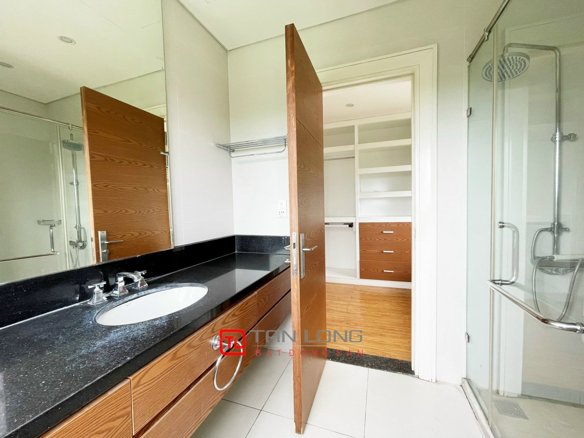 Cho thuê biệt thự full đồ, sân vườn siêu rộng tại Vinhomes Riverside 13
