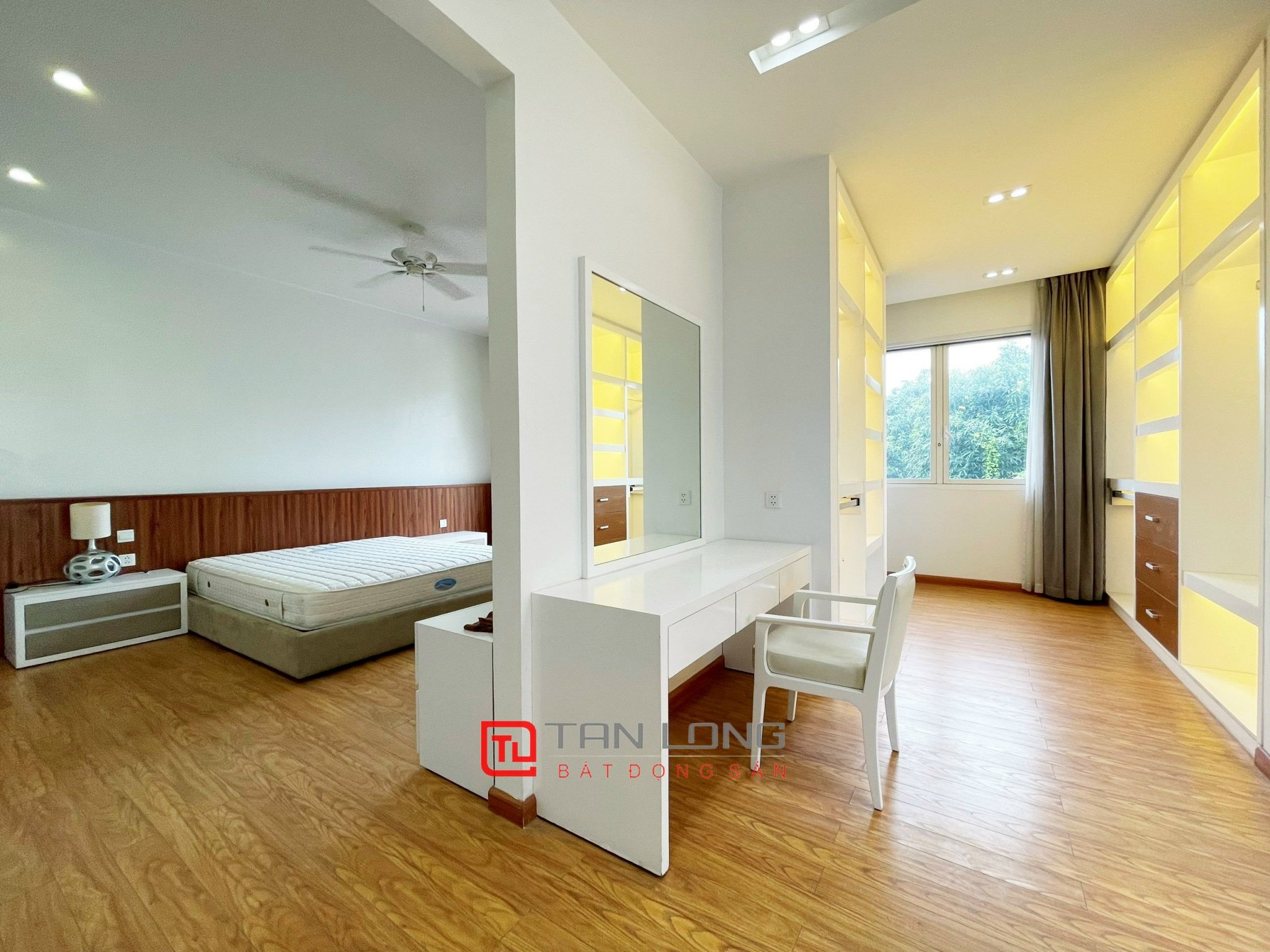 Cho thuê biệt thự full đồ, sân vườn siêu rộng tại Vinhomes Riverside 6