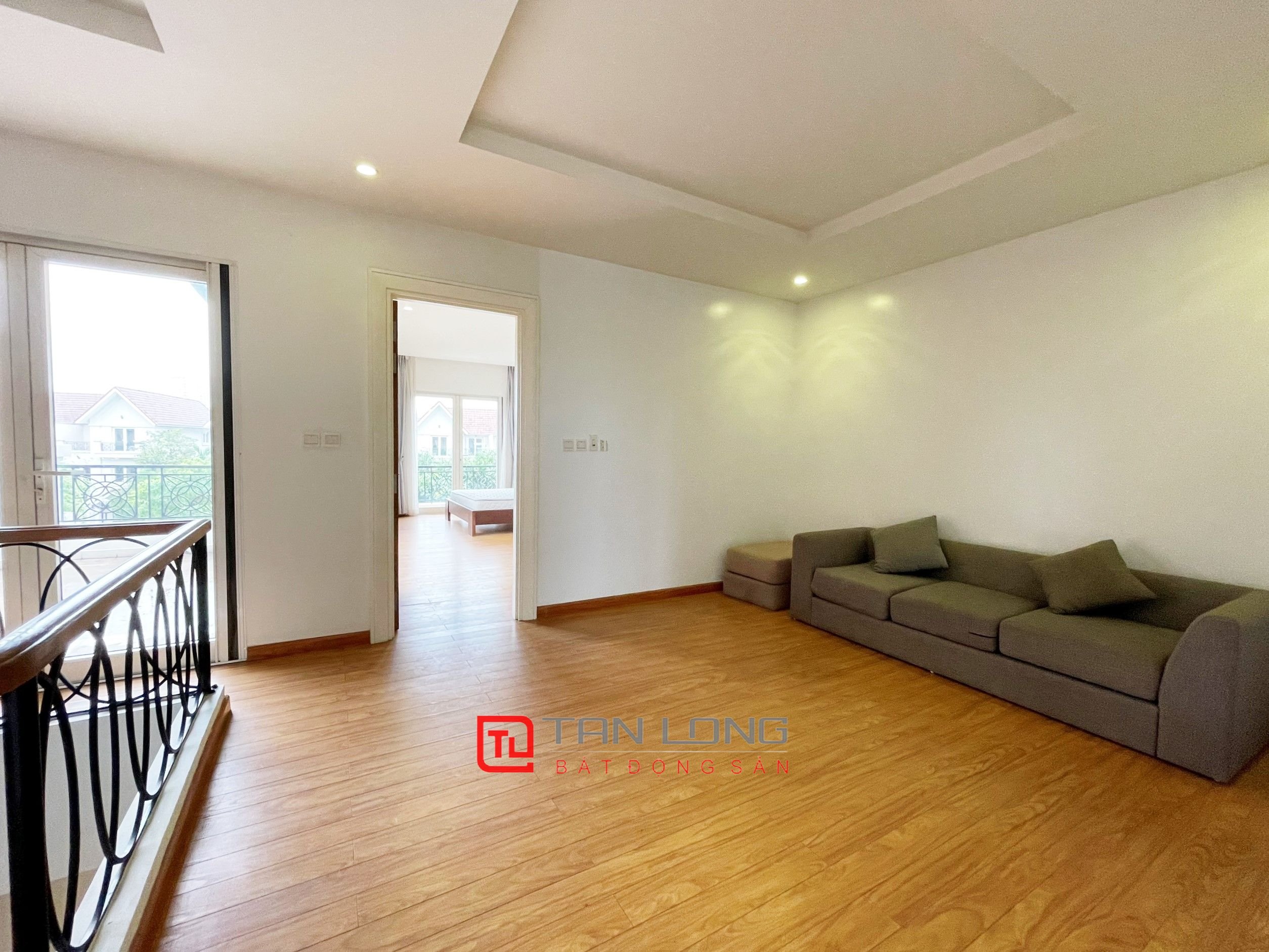 Cho thuê biệt thự full đồ, sân vườn siêu rộng tại Vinhomes Riverside 9